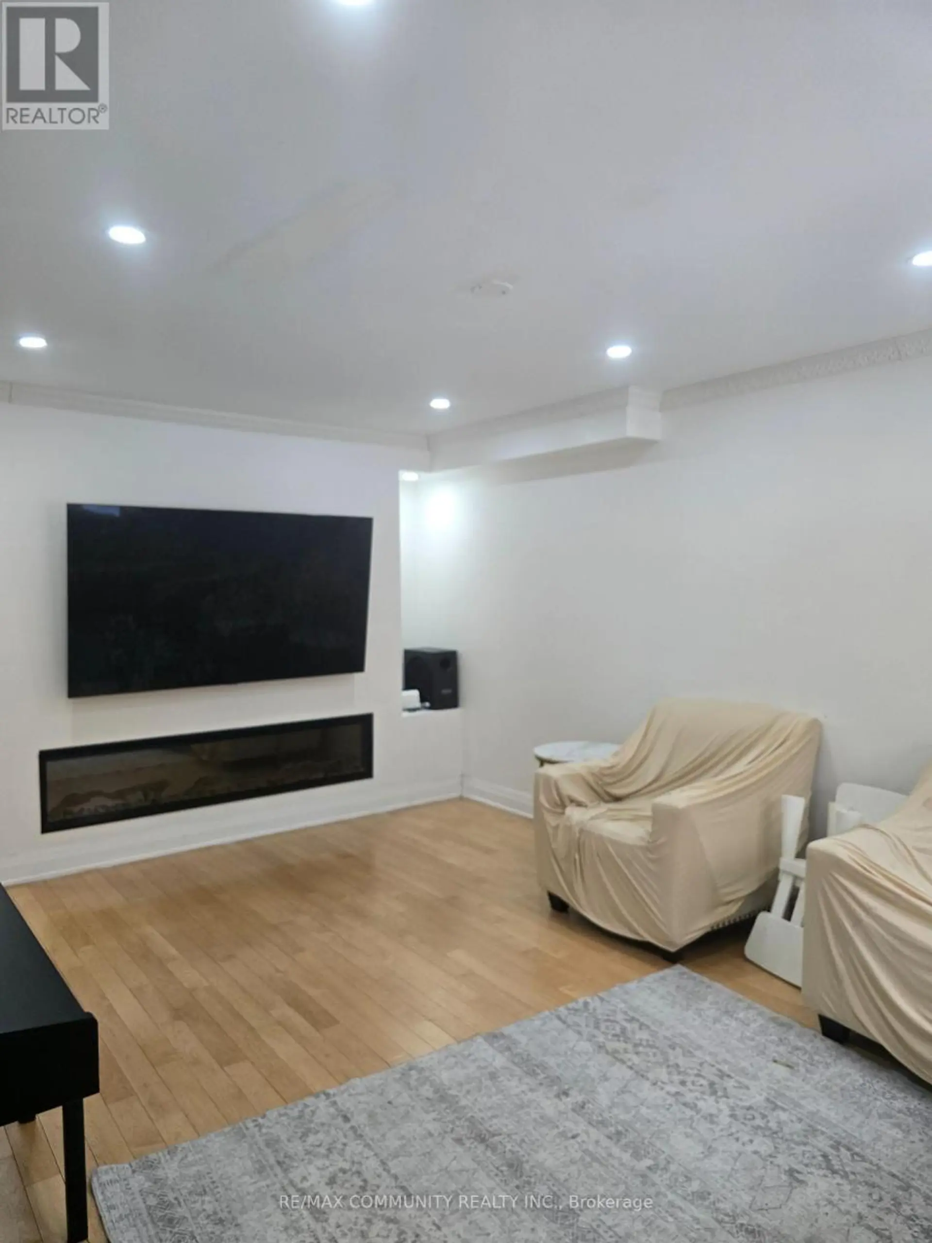 8 CARMICHAEL DRIVE N - Image 3
