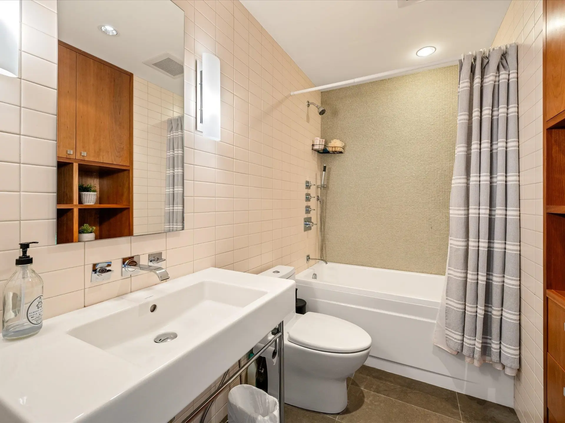 #20 2301 Taluswood Place - Image 9
