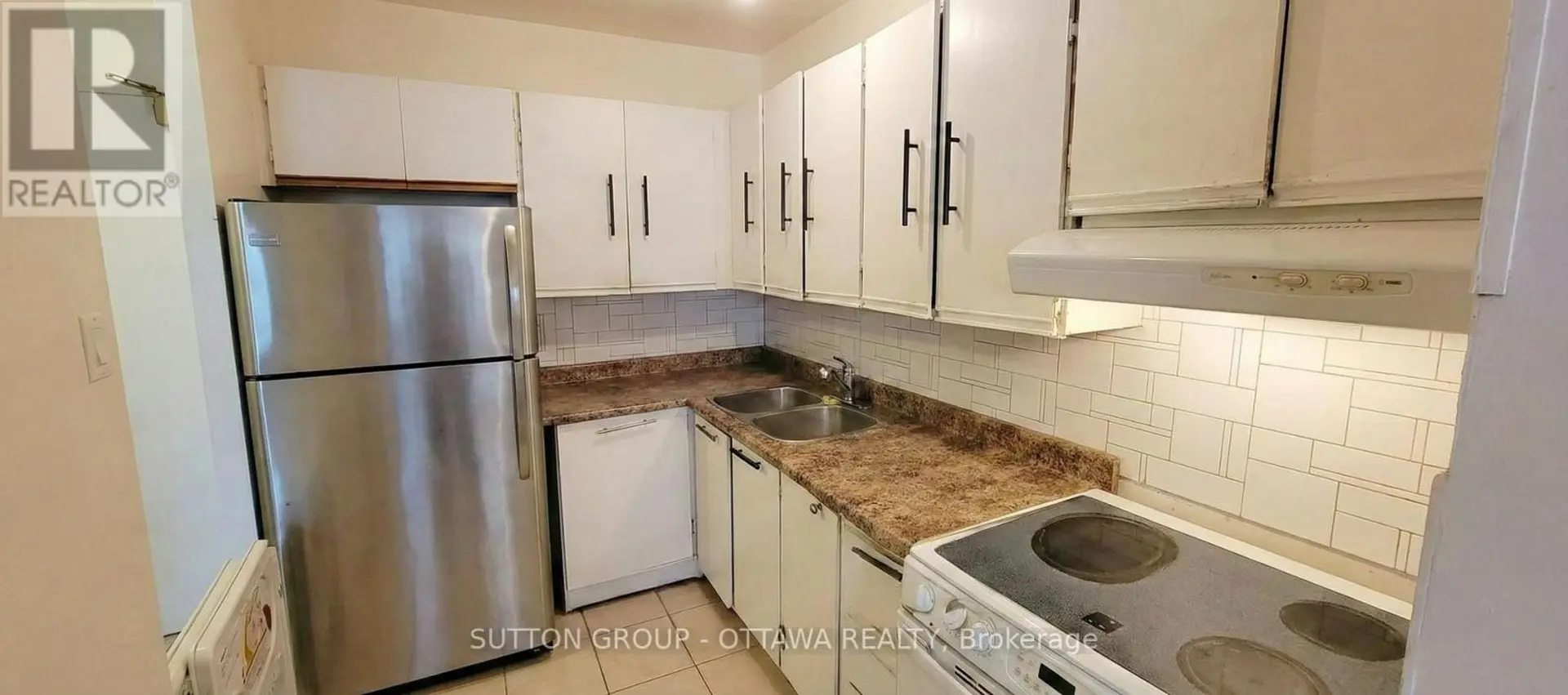 #516 2000 JASMINE CRESCENT - Image 1