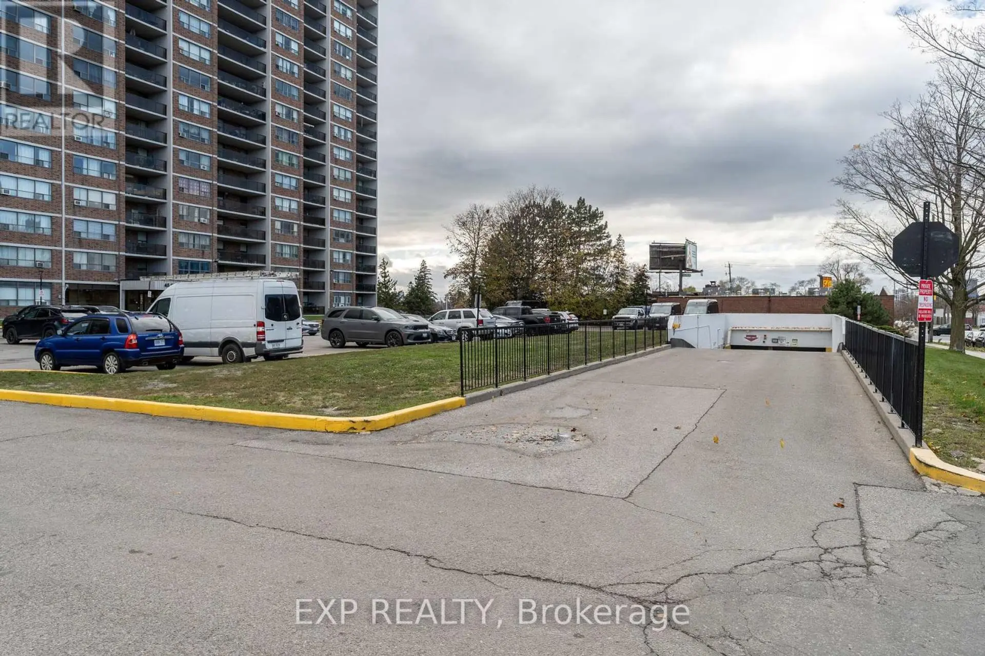 #714 45 SUNRISE AVENUE - Image 17
