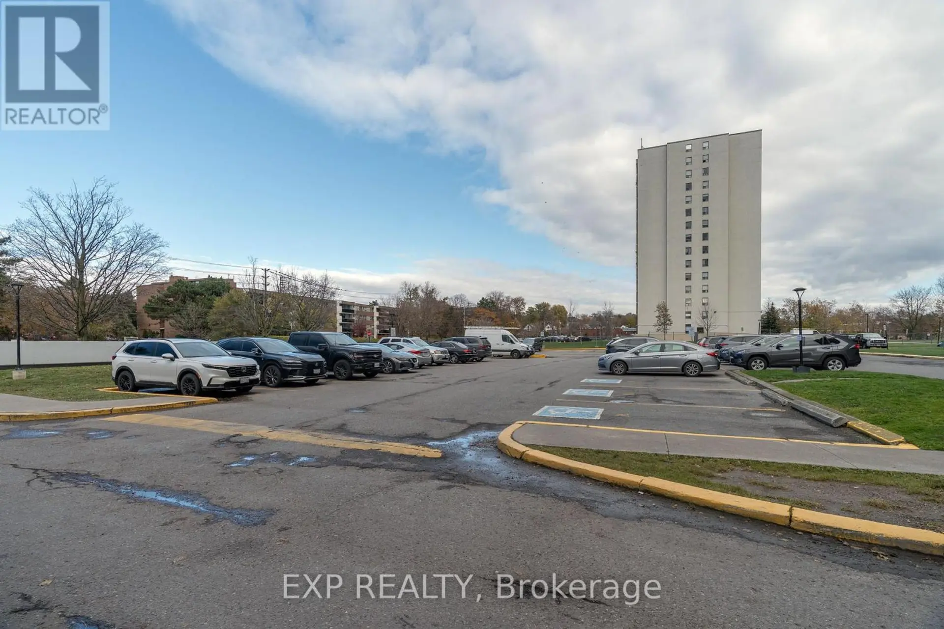 #714 45 SUNRISE AVENUE - Image 18
