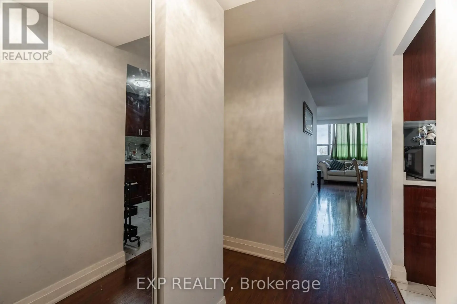 #714 45 SUNRISE AVENUE - Image 3