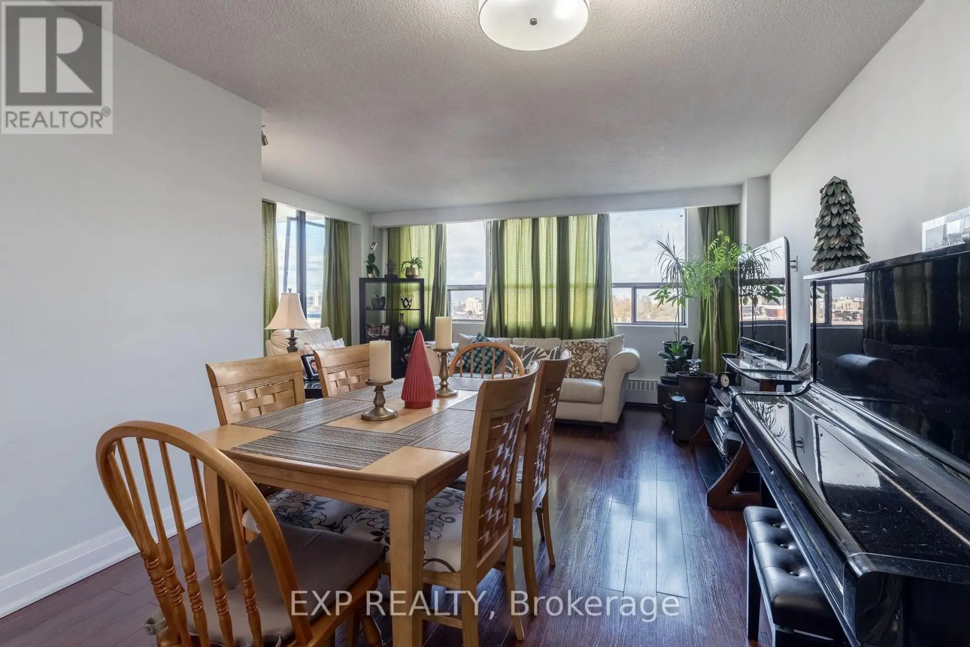 #714 45 SUNRISE AVENUE - Image 6