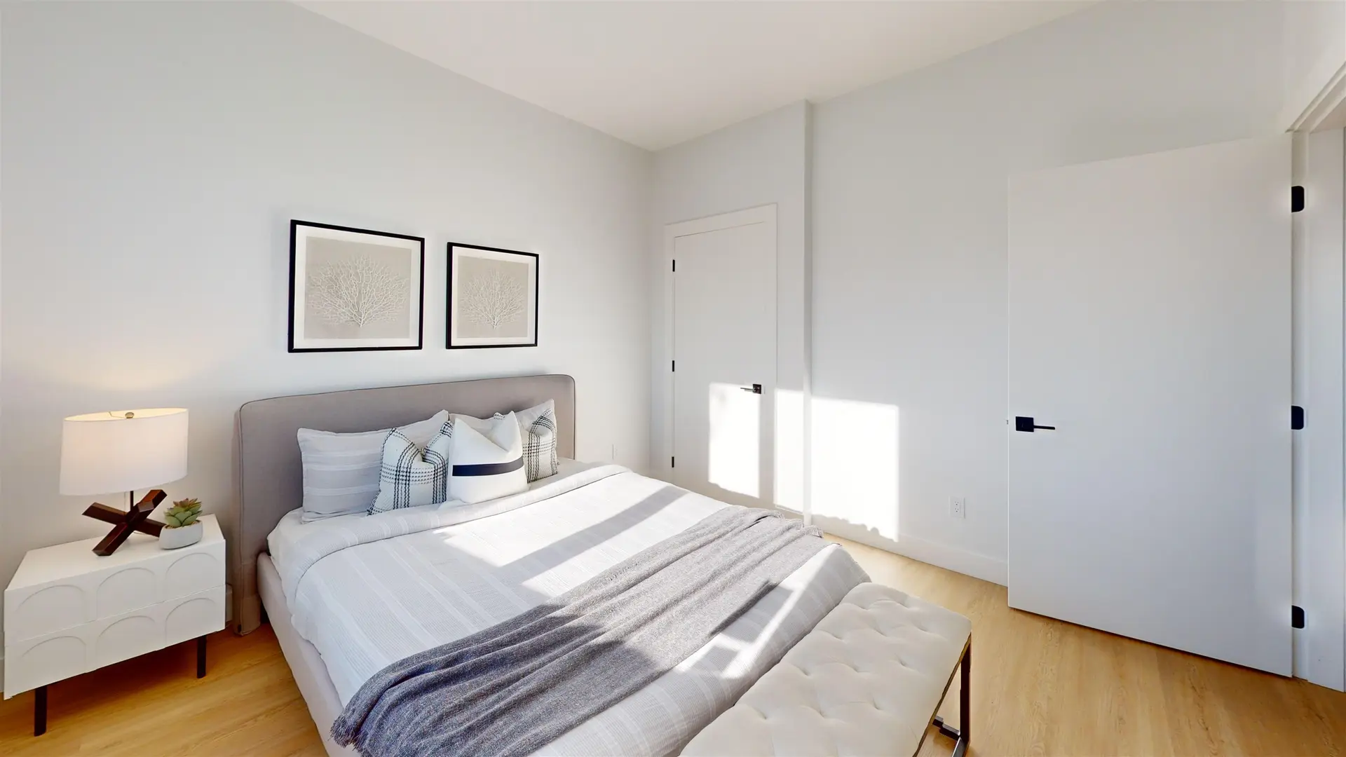 2825 Dundas Street - Image 11