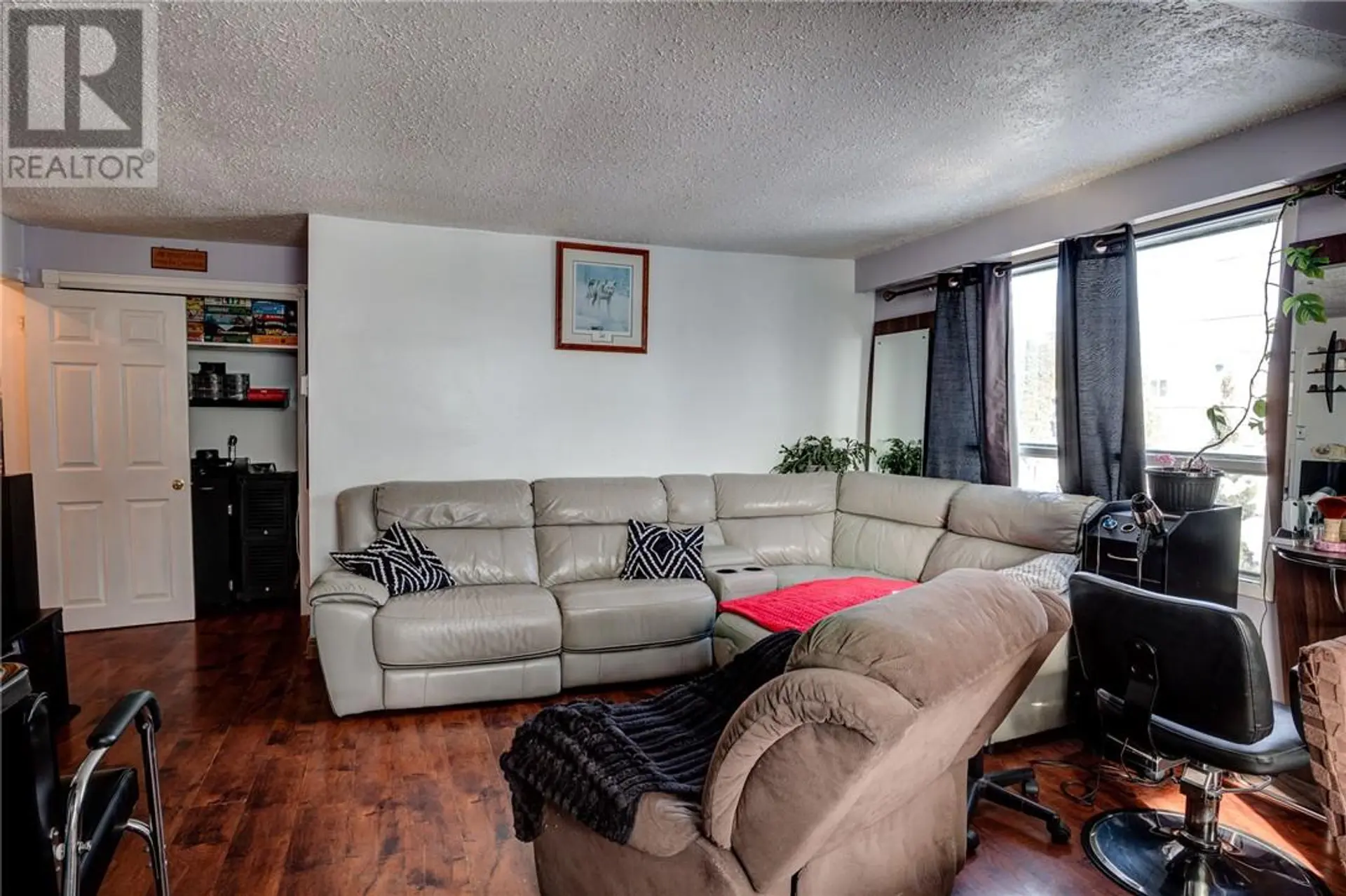 435 CLINTON AVENUE - Image 4