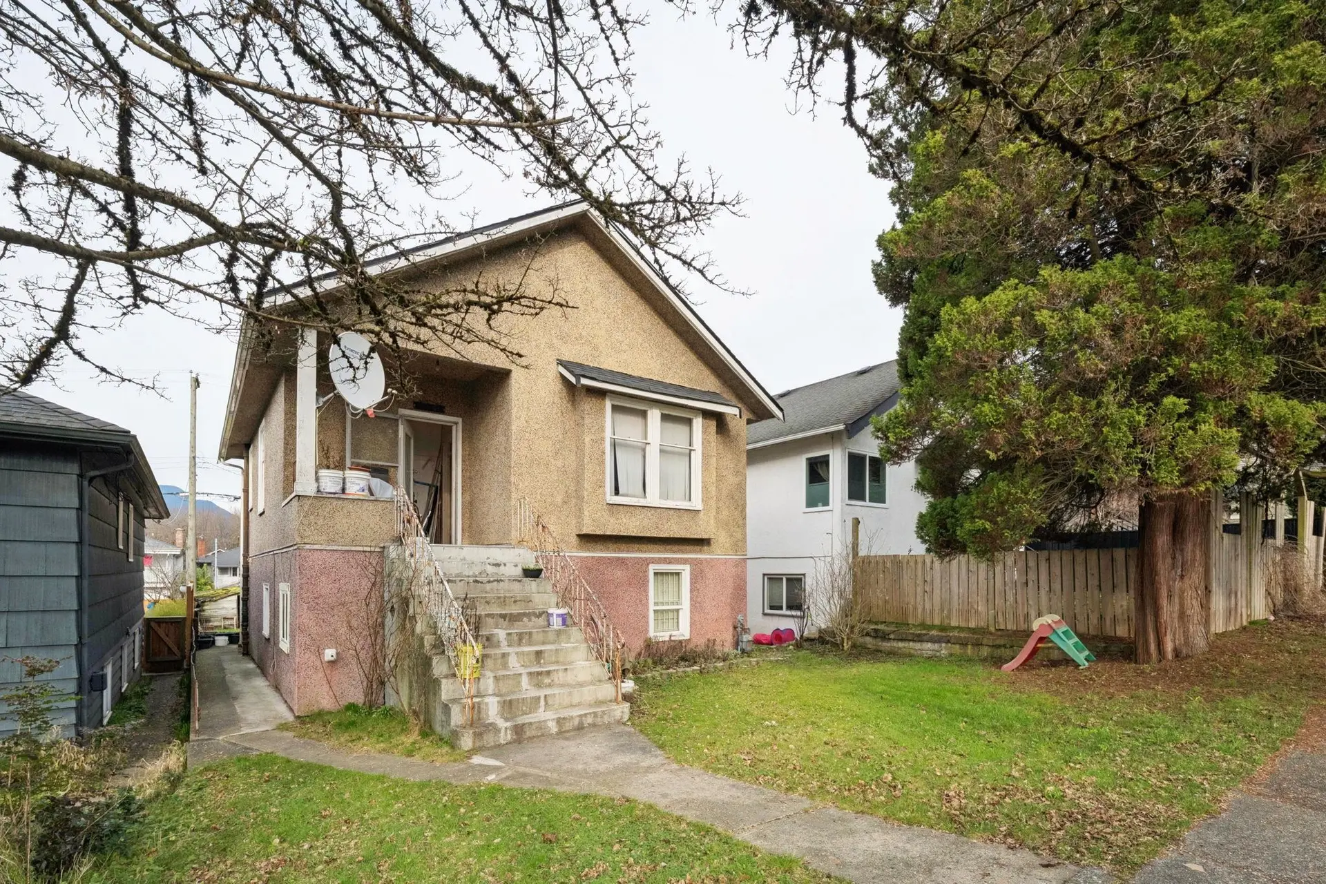 Property at 2541 Dundas Street, Vancouver, BC