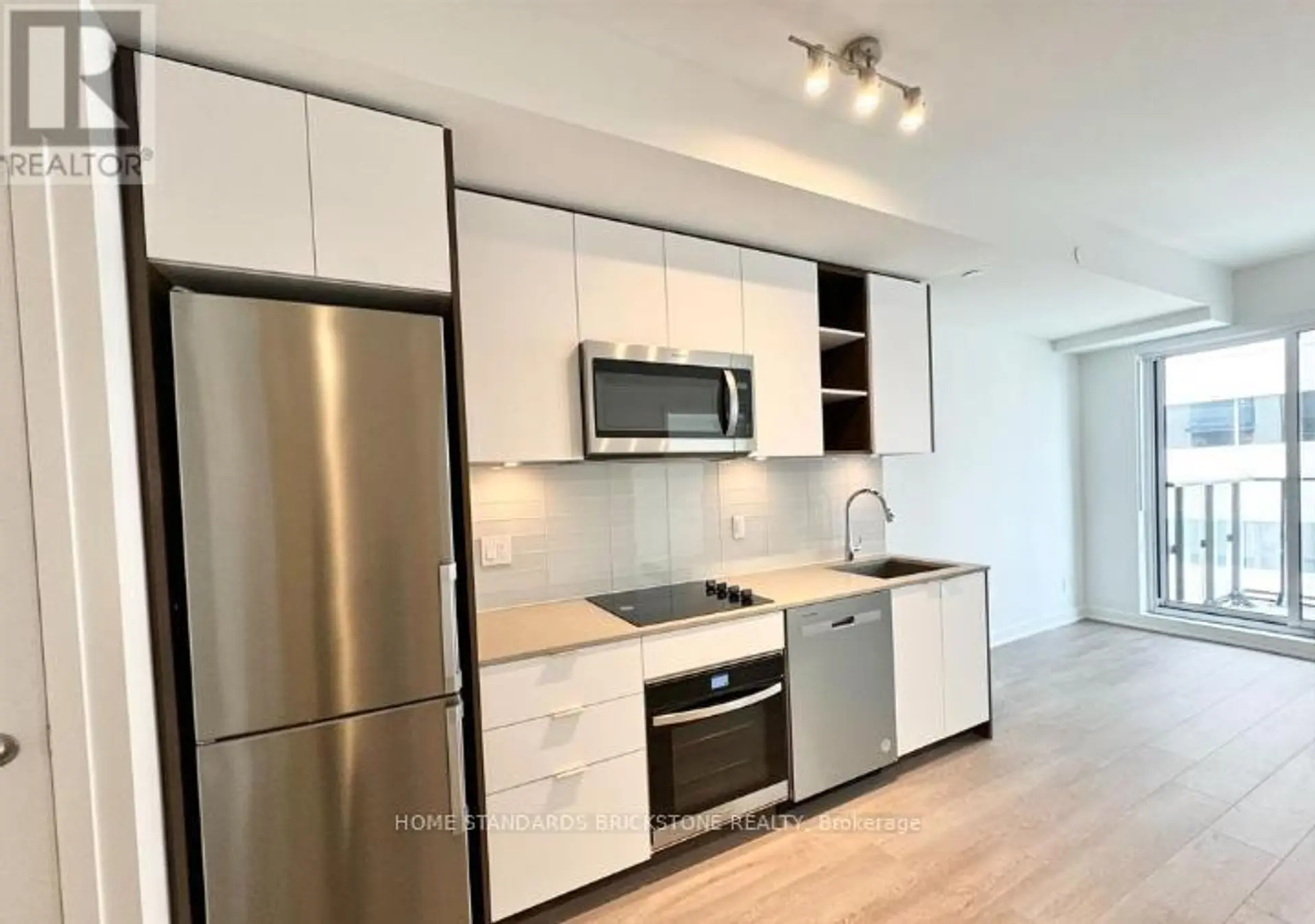 #933 543 RICHMOND STREET W - Image 1
