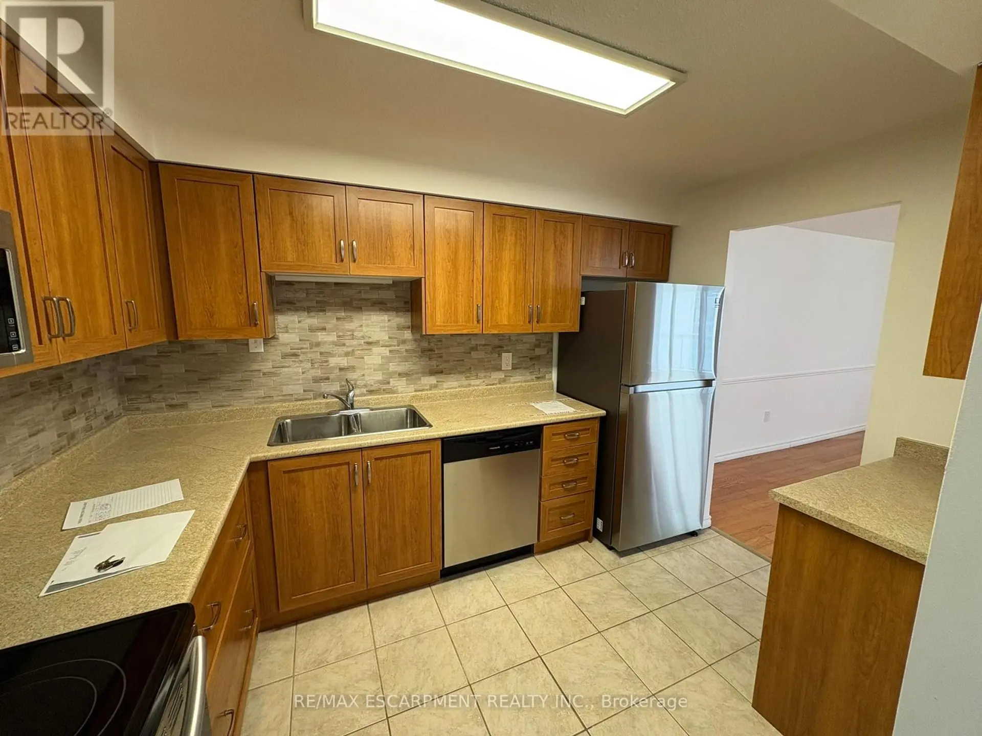 #404 363 COLBORNE STREET - Image 5