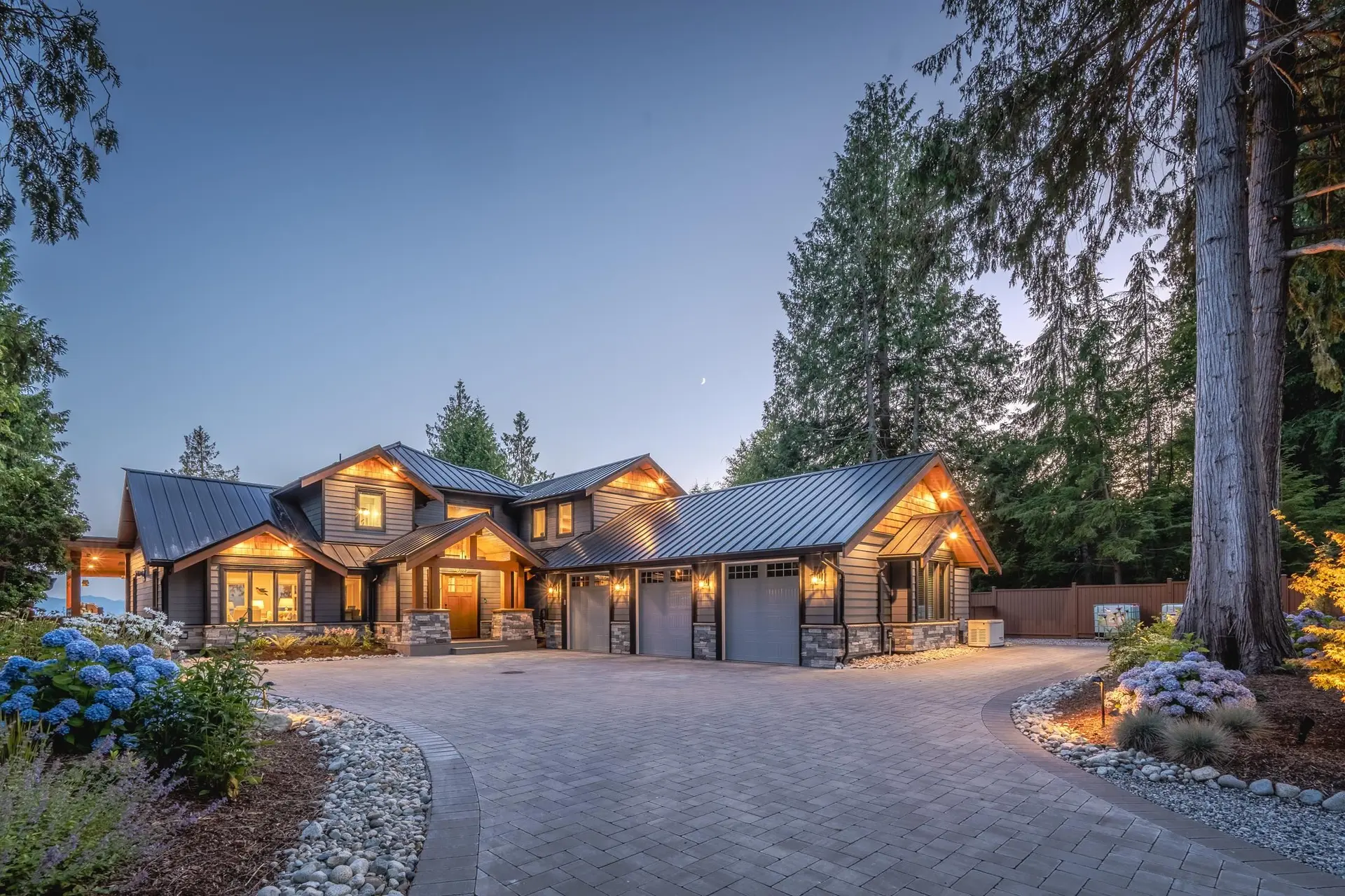 Property at 7891-7893 Redrooffs Road, Halfmoon Bay, BC