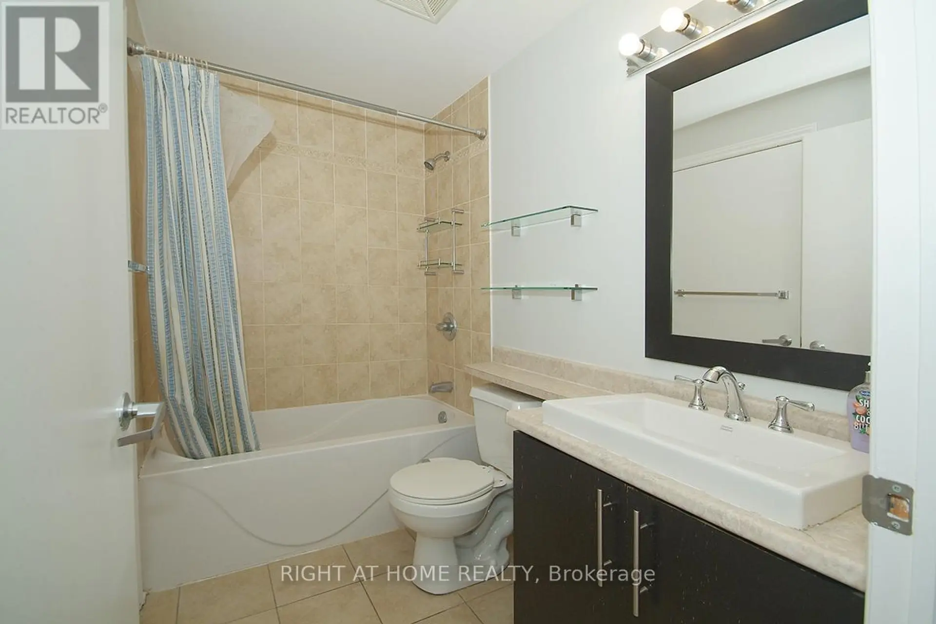 #702 200 RIDEAU STREET - Image 11