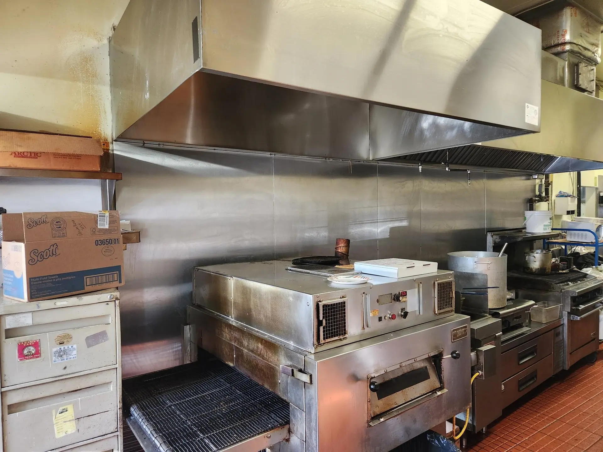 613 E Broadway - Image 4