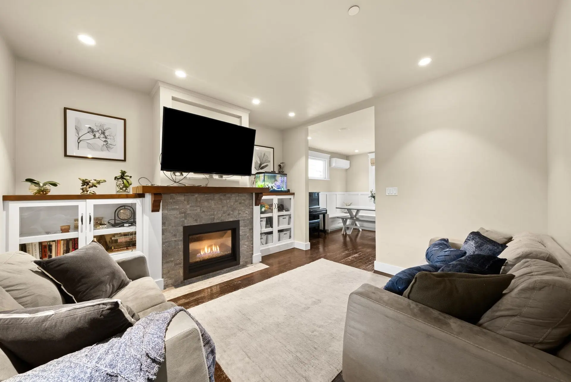 2576 Oxford Street - Image 2