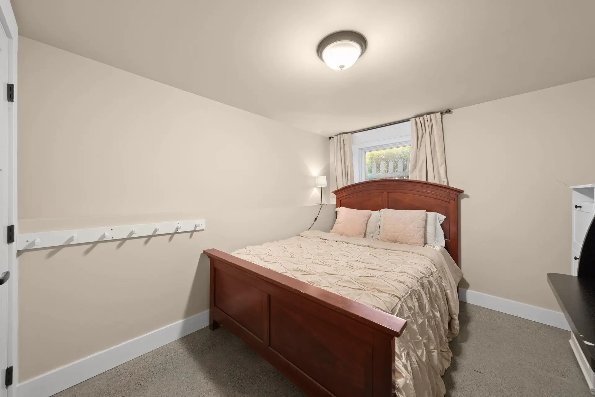 2576 Oxford Street - Image 12