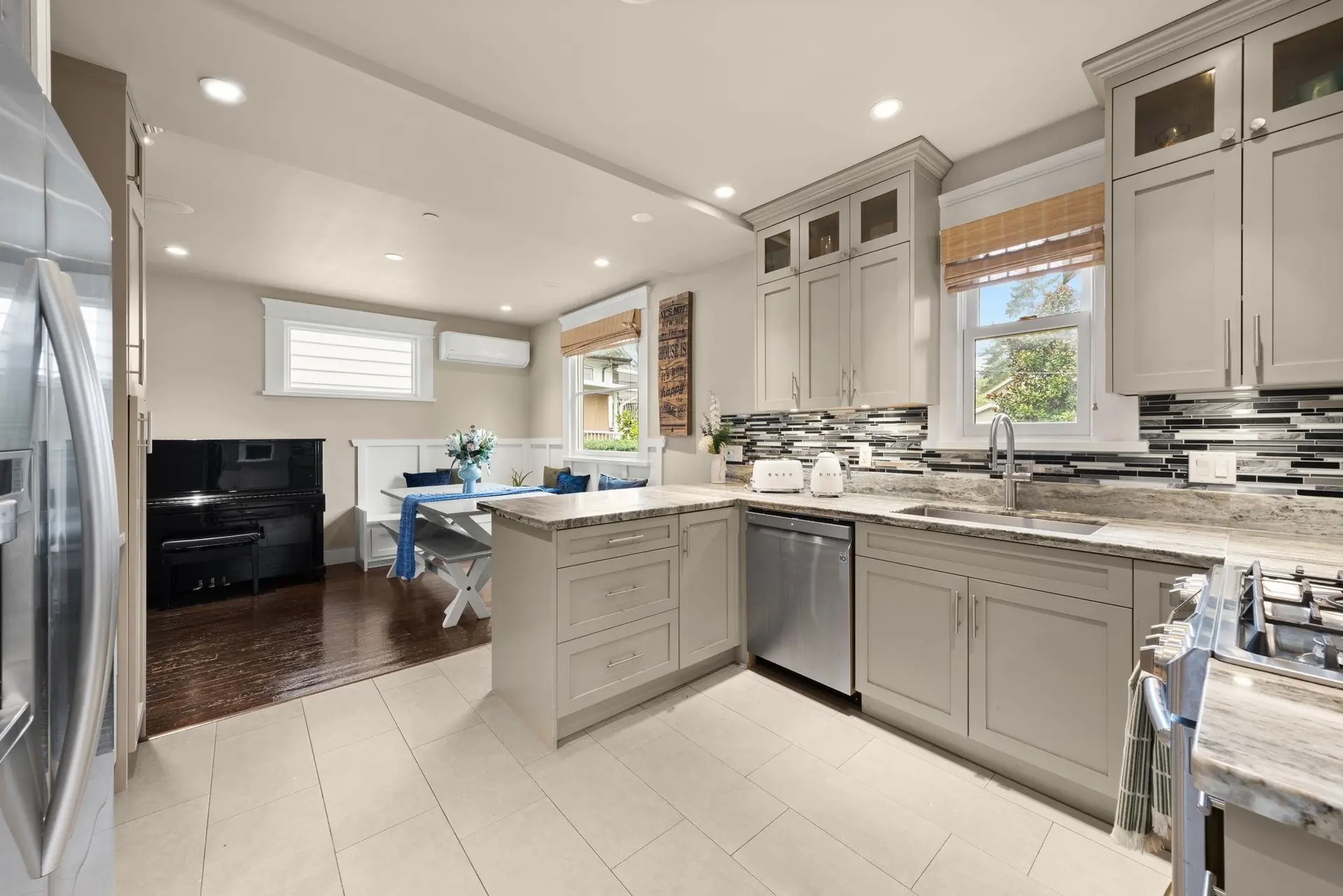 2576 Oxford Street - Image 7