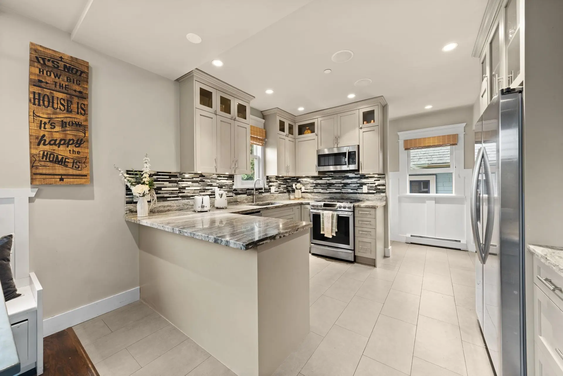 2576 Oxford Street - Image 5