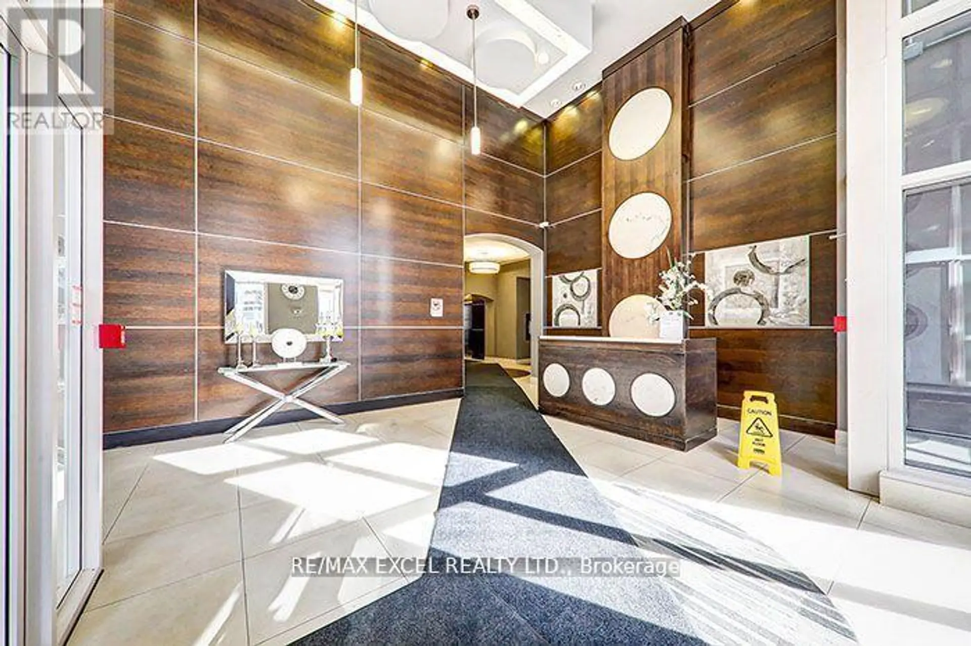 #608 25 TOWN CENTRE CRT STREET S - Image 3