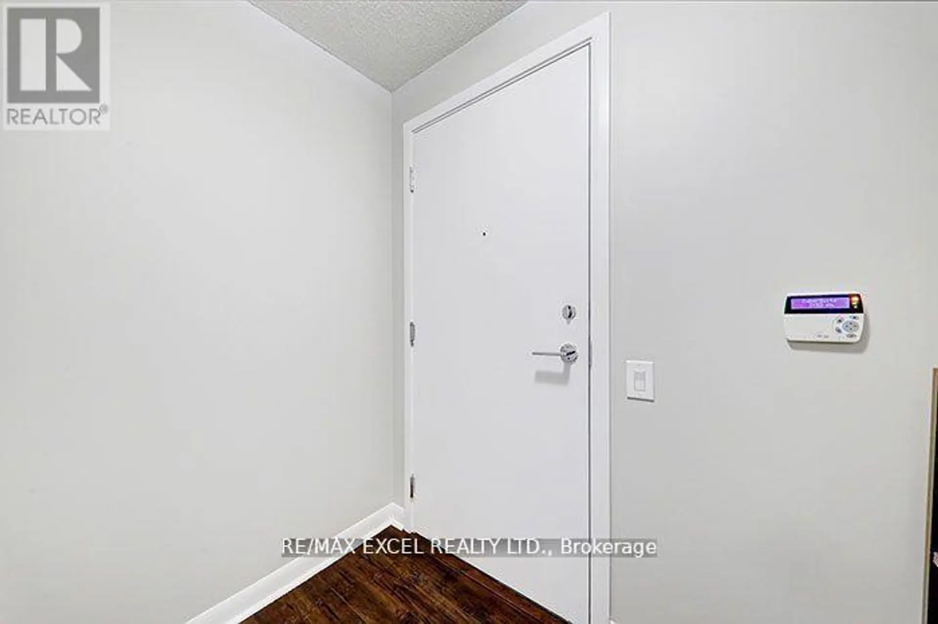 #608 25 TOWN CENTRE CRT STREET S - Image 5