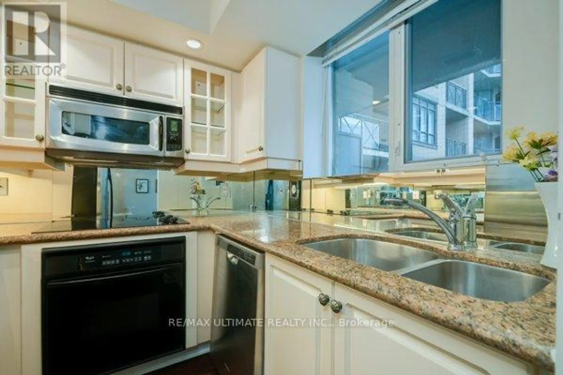 #1004 140 SIMCOE STREET - Image 11