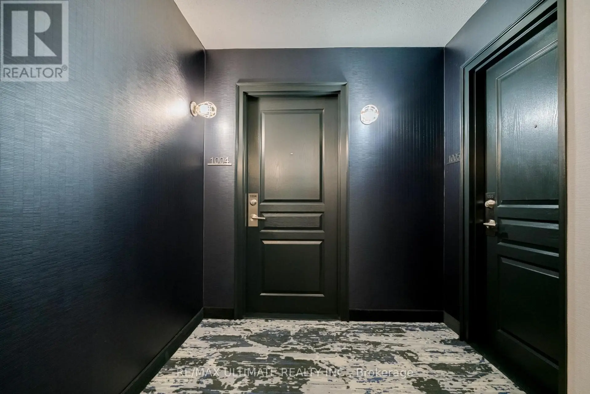 #1004 140 SIMCOE STREET - Image 2