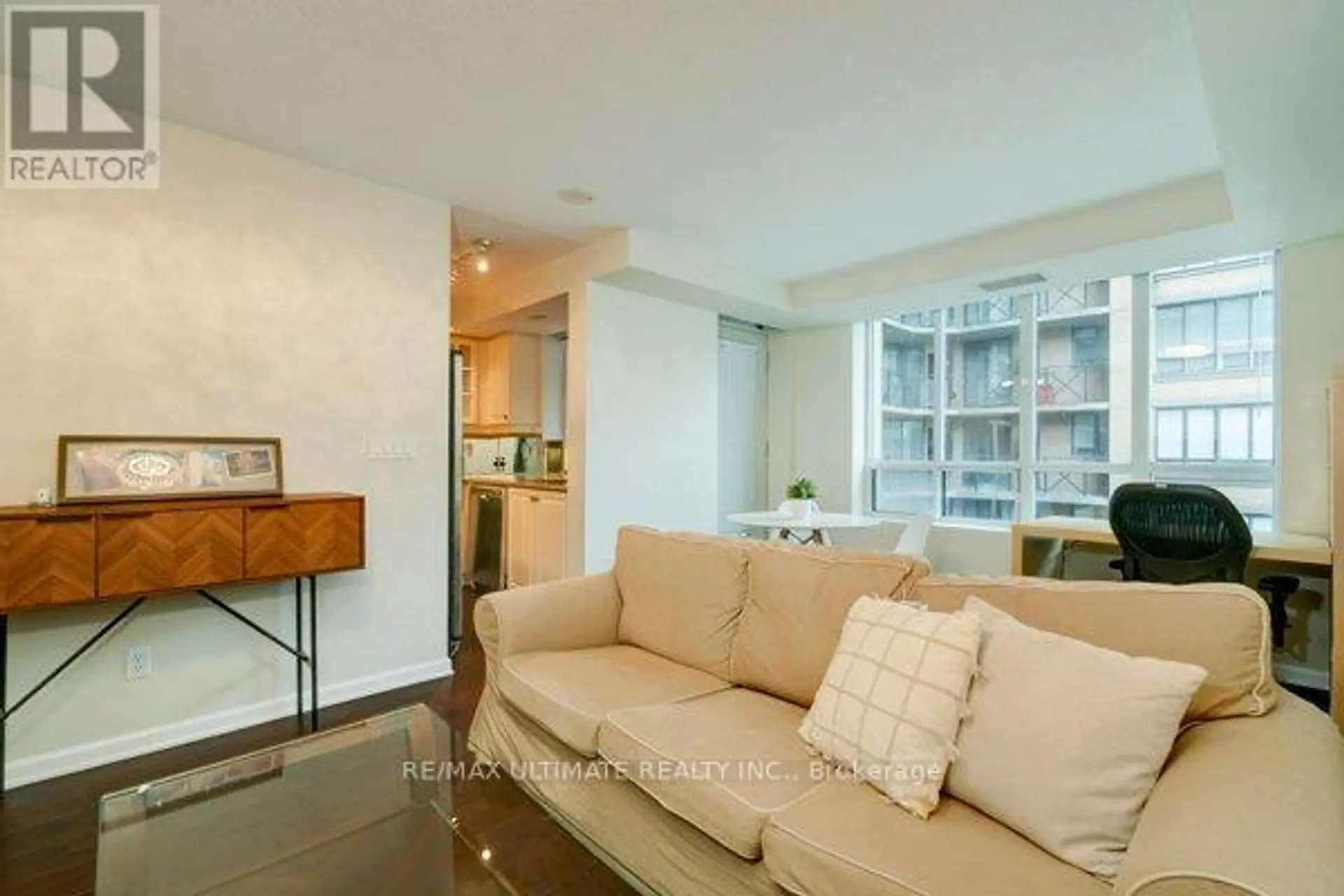 #1004 140 SIMCOE STREET - Image 7