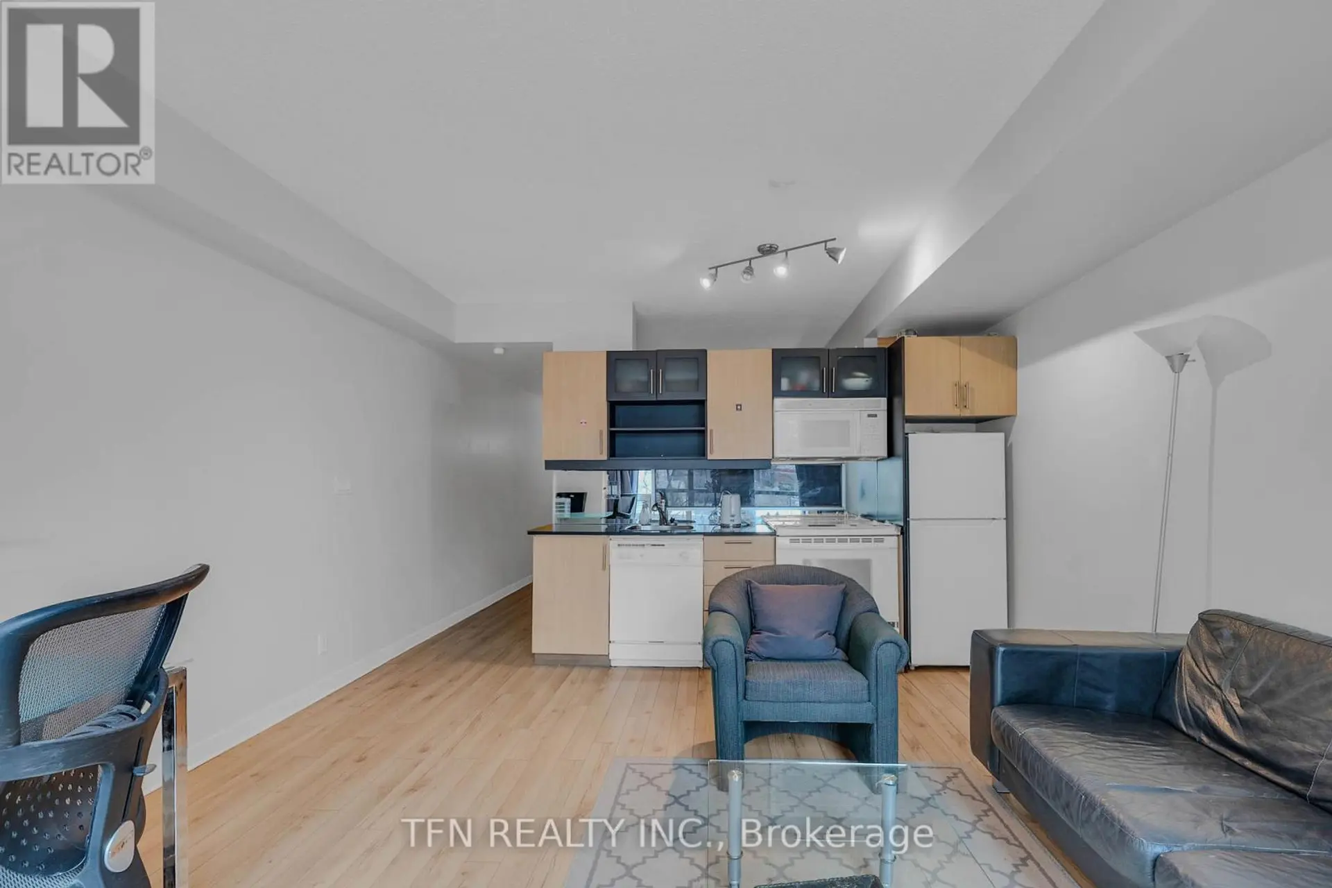 #M22 350 WELLINGTON STREET W - Image 10