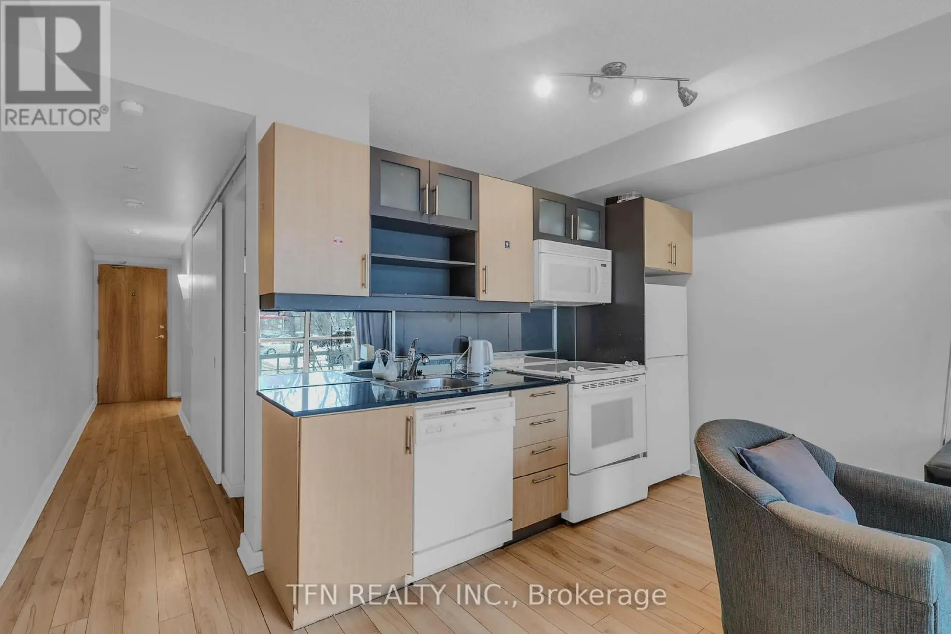 #M22 350 WELLINGTON STREET W - Image 11