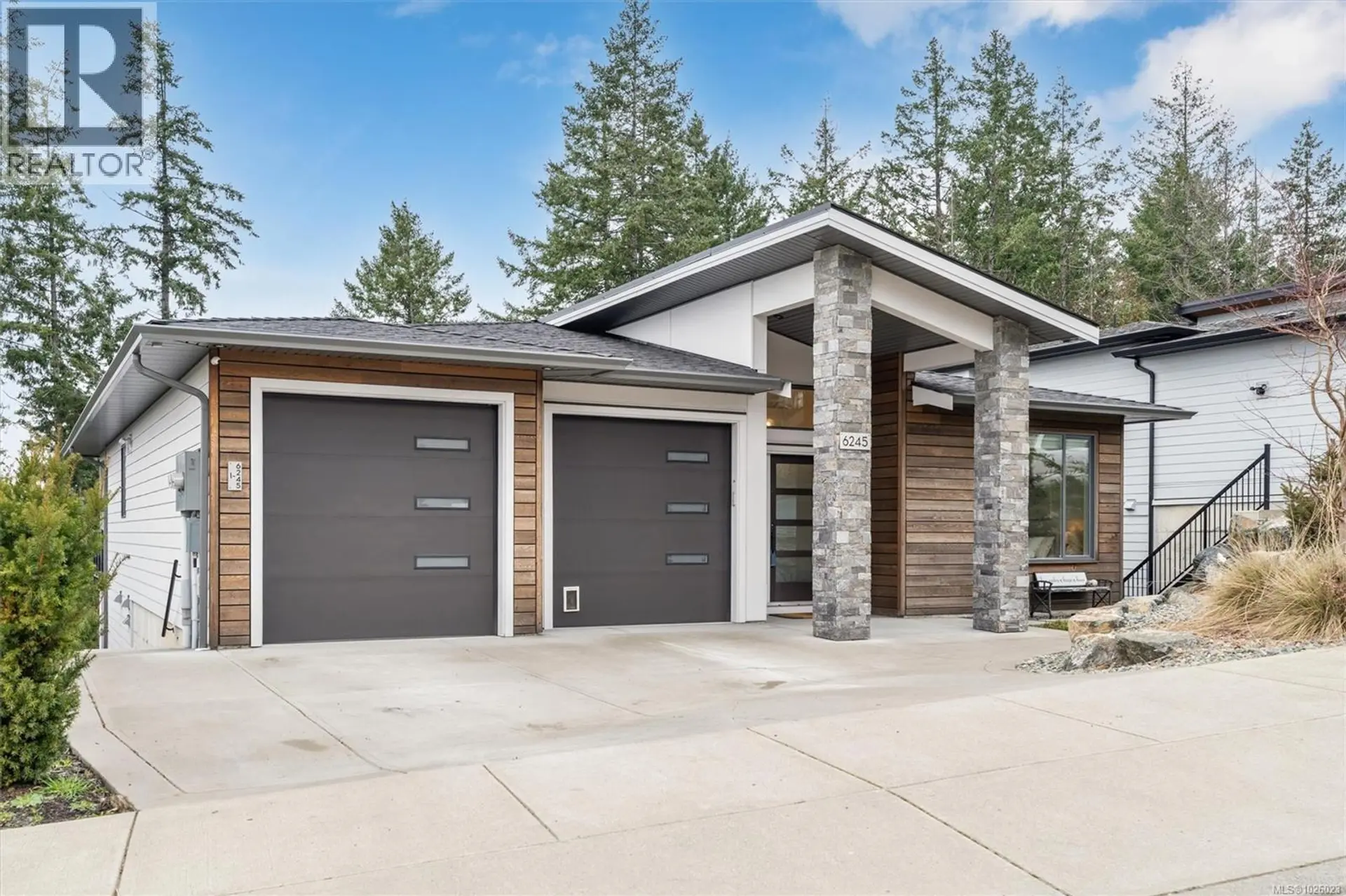 Property at 6245 Highwood Dr, Duncan, BC