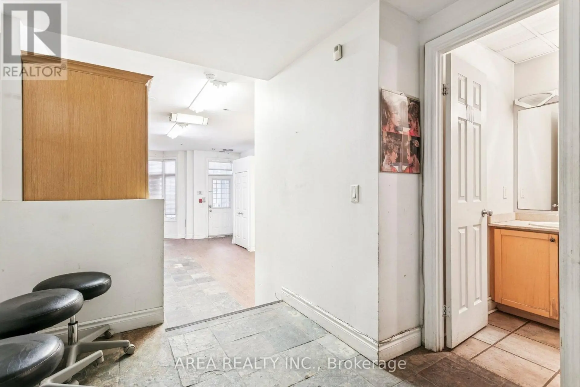 #99 99 MCCAUL STREET - Image 12