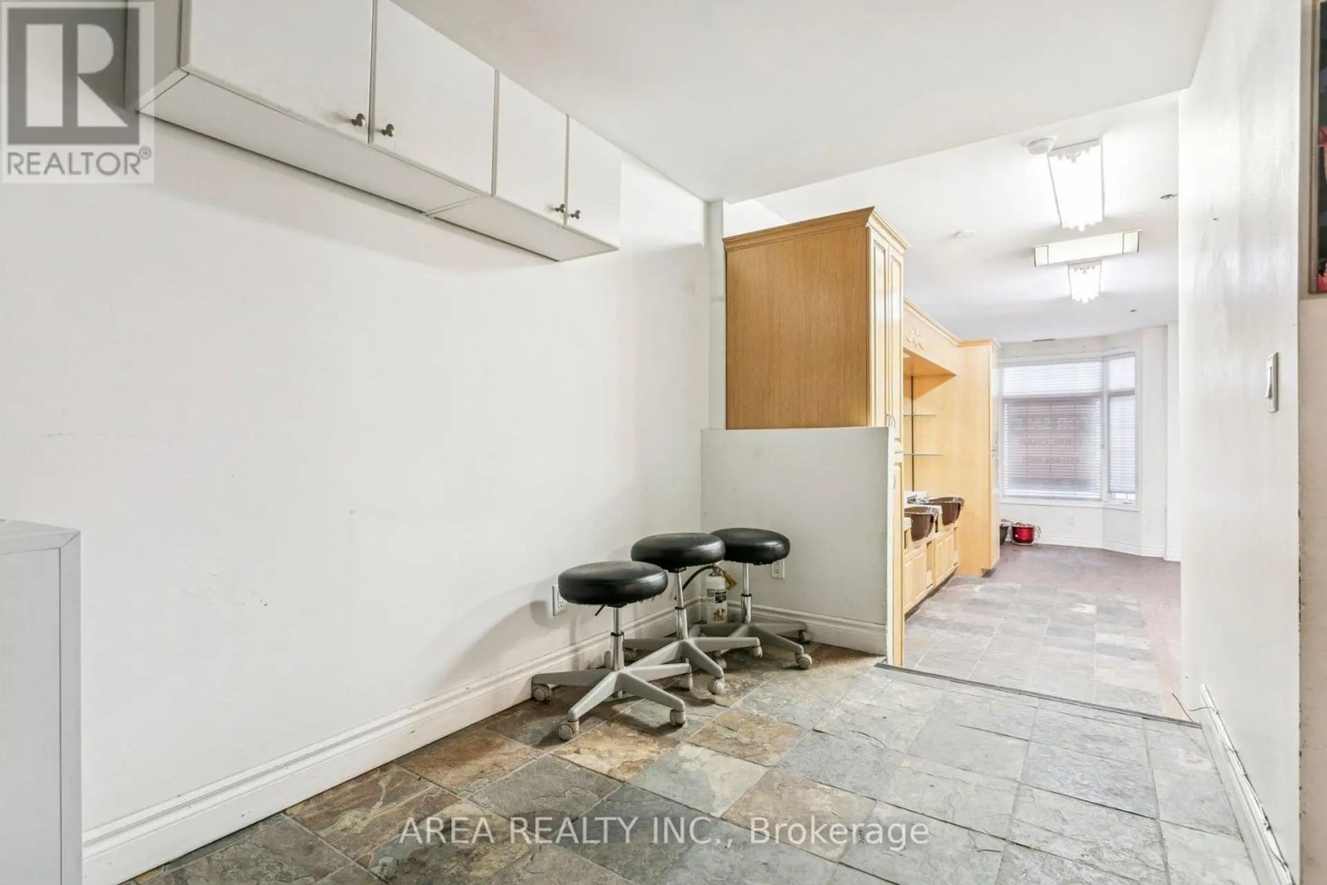 #99 99 MCCAUL STREET - Image 13