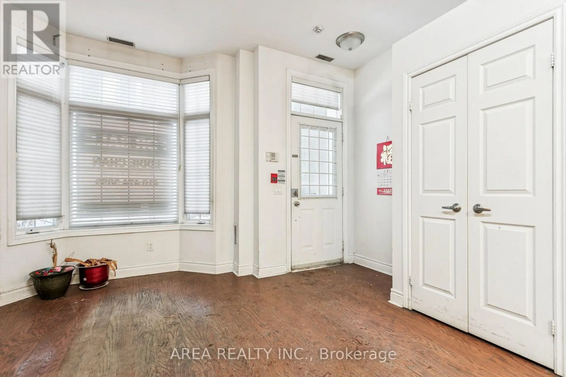 #99 99 MCCAUL STREET - Image 4