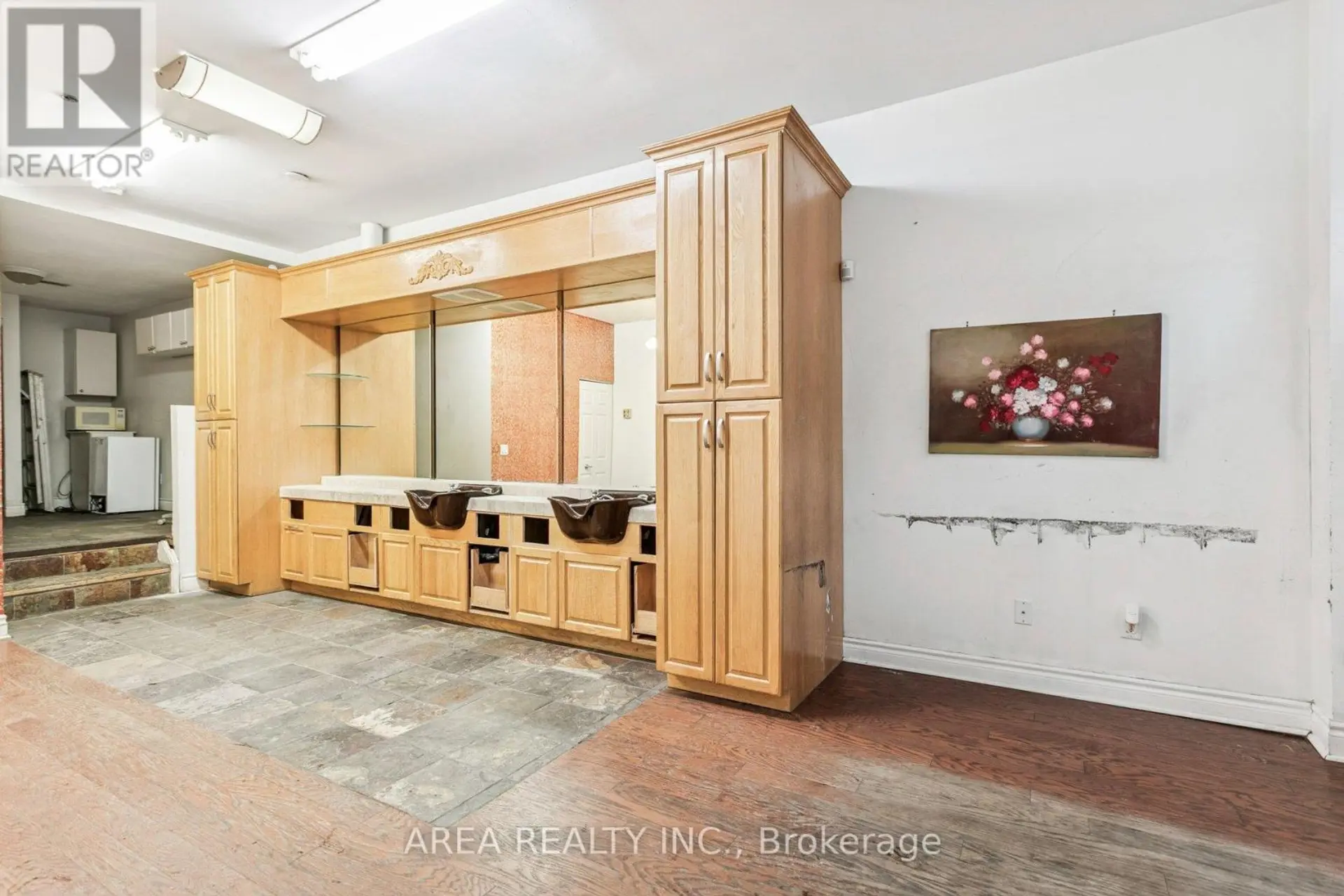 #99 99 MCCAUL STREET - Image 9