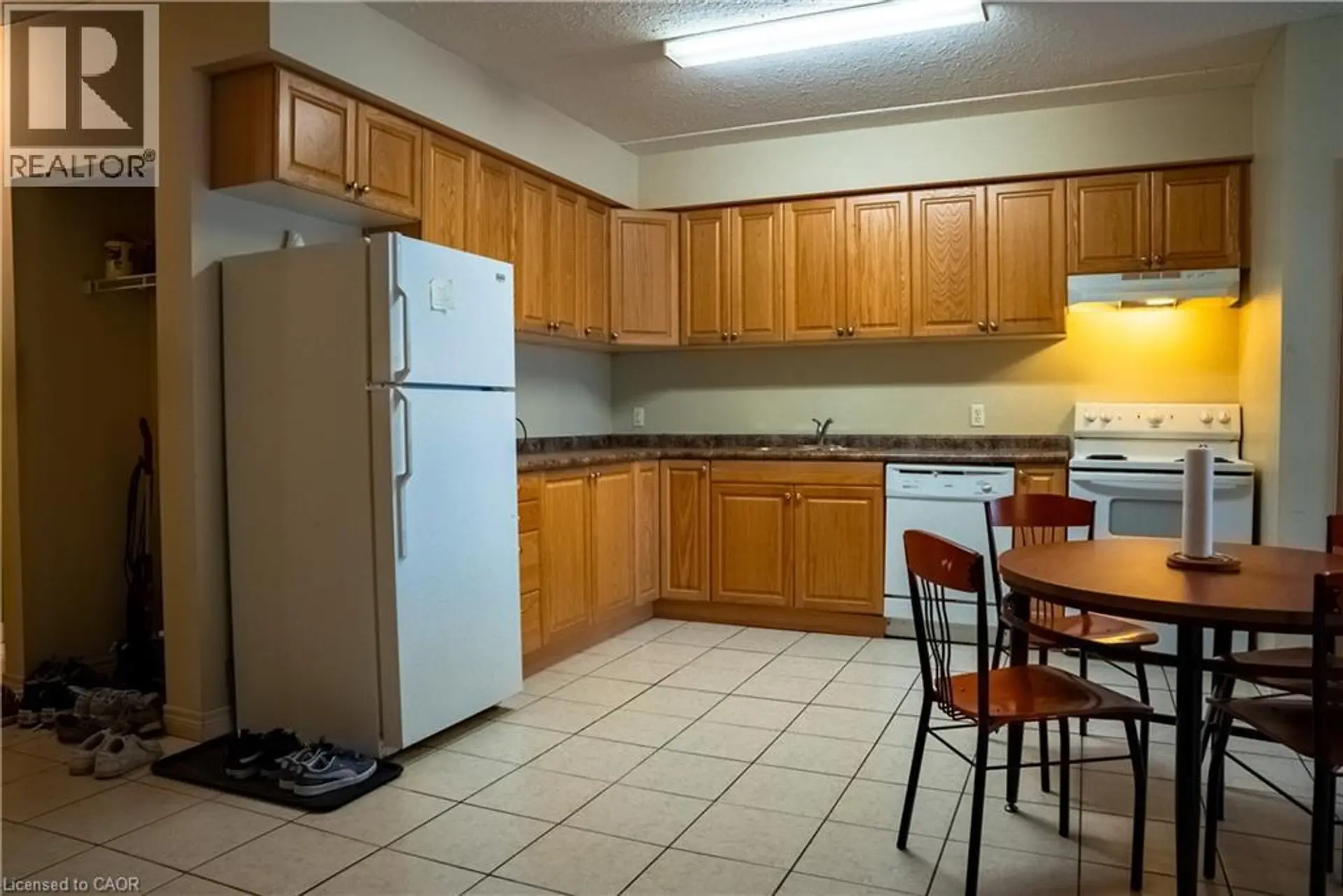 #402 253 LESTER STREET - Image 3
