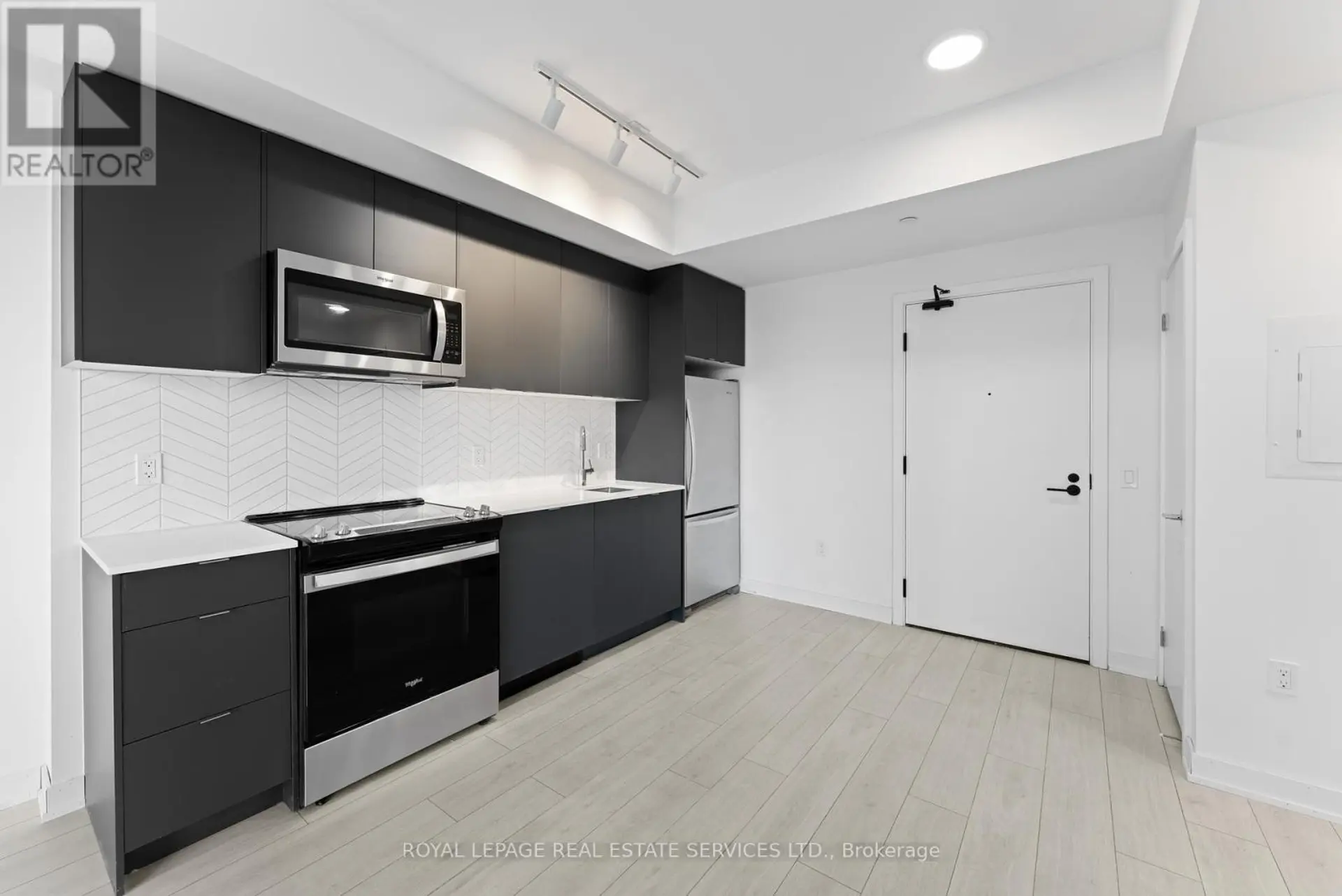 #601 1606 CHARLES STREET - Image 2