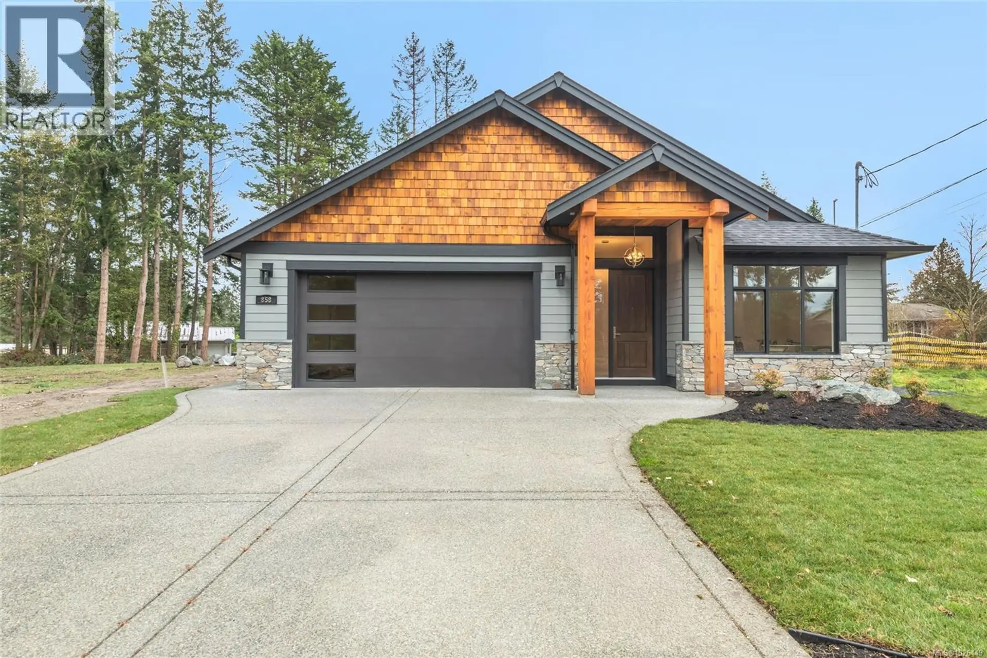 Property at 858 Wembley Rd, Parksville, BC