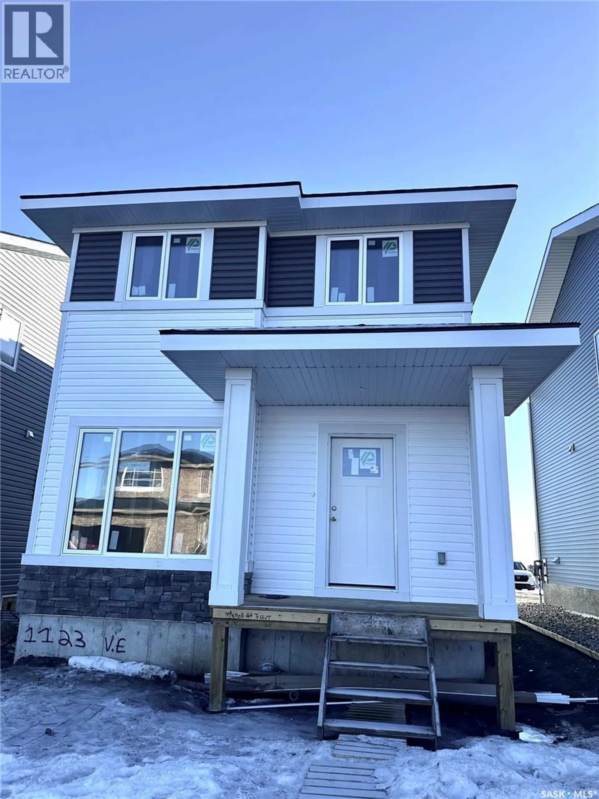 1123 Camden GARDENS - Image 1