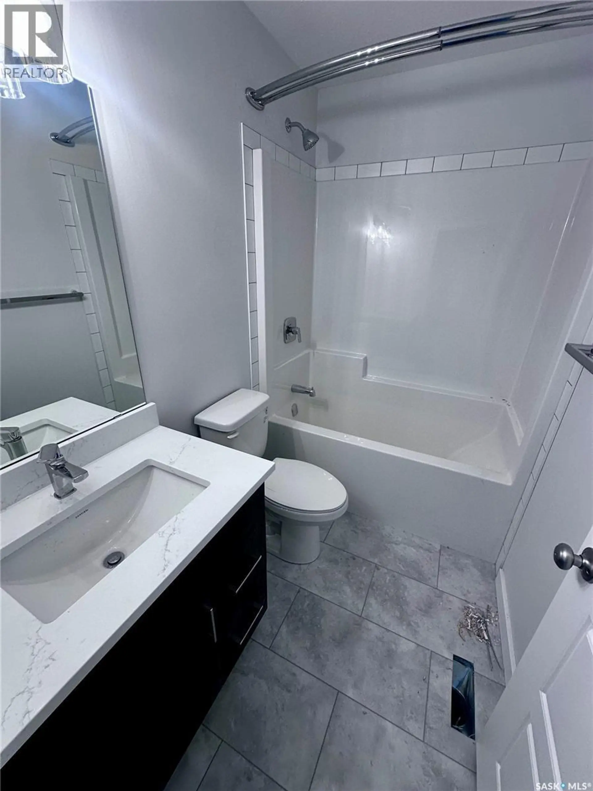 1123 Camden GARDENS - Image 10