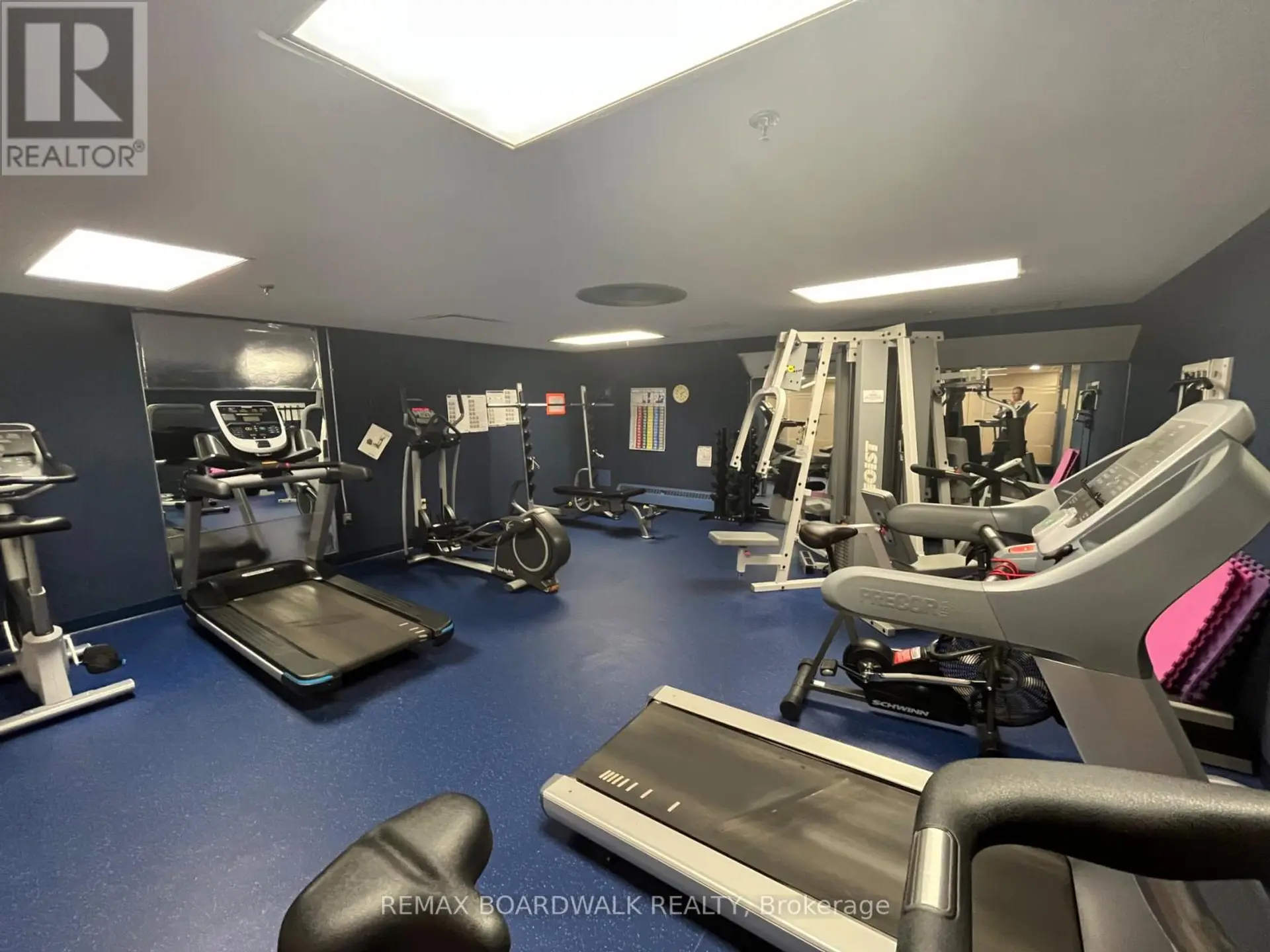 #407 555 BRITTANY DRIVE - Image 11