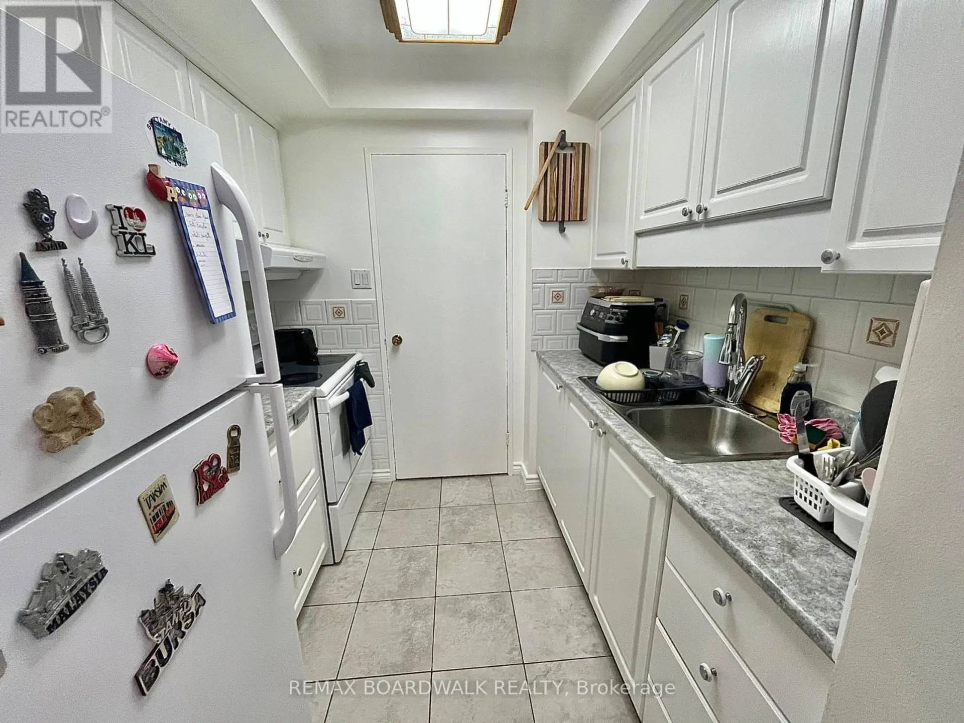 #407 555 BRITTANY DRIVE - Image 3