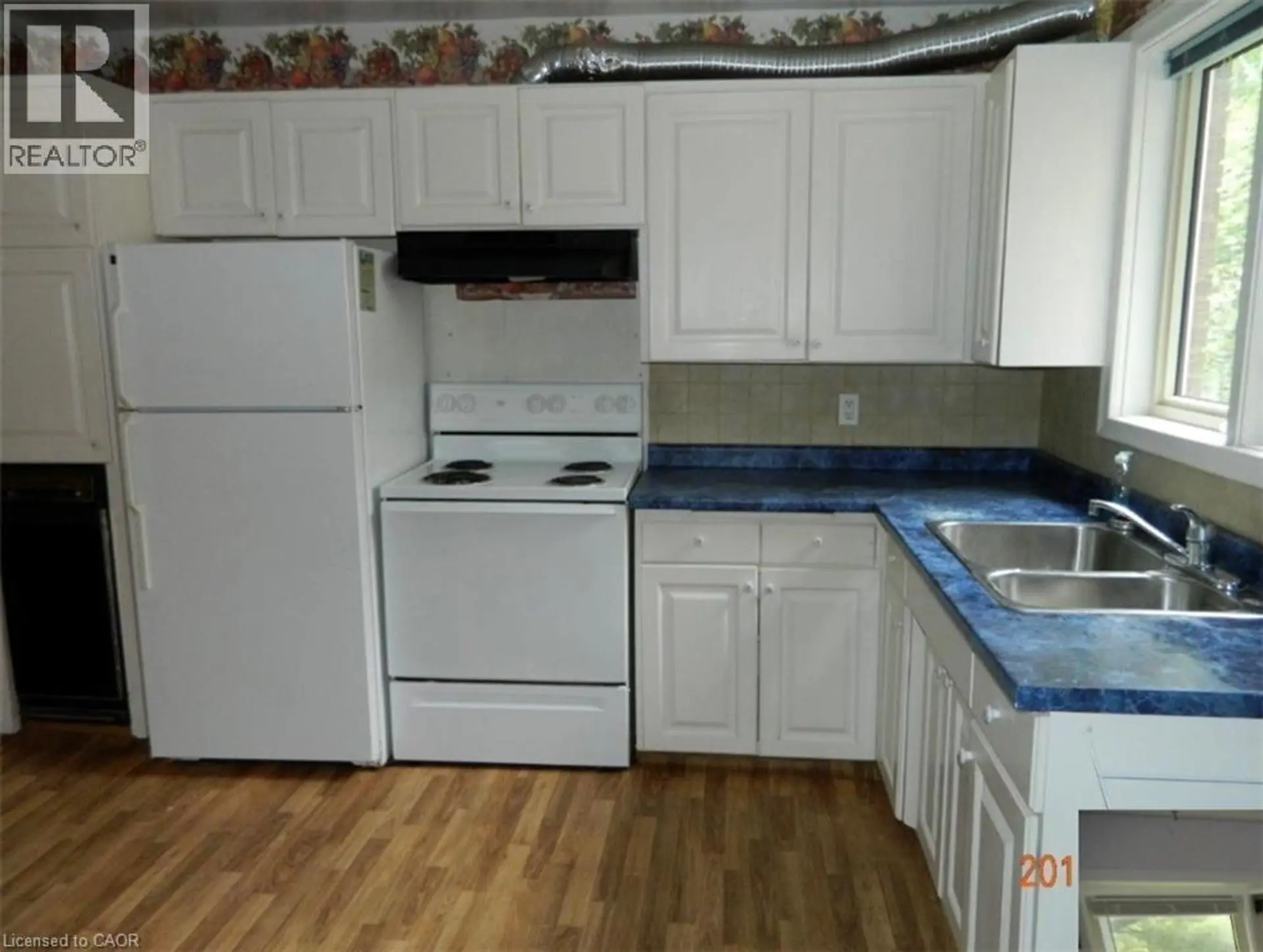 134 GREENBRIER Drive - Image 2