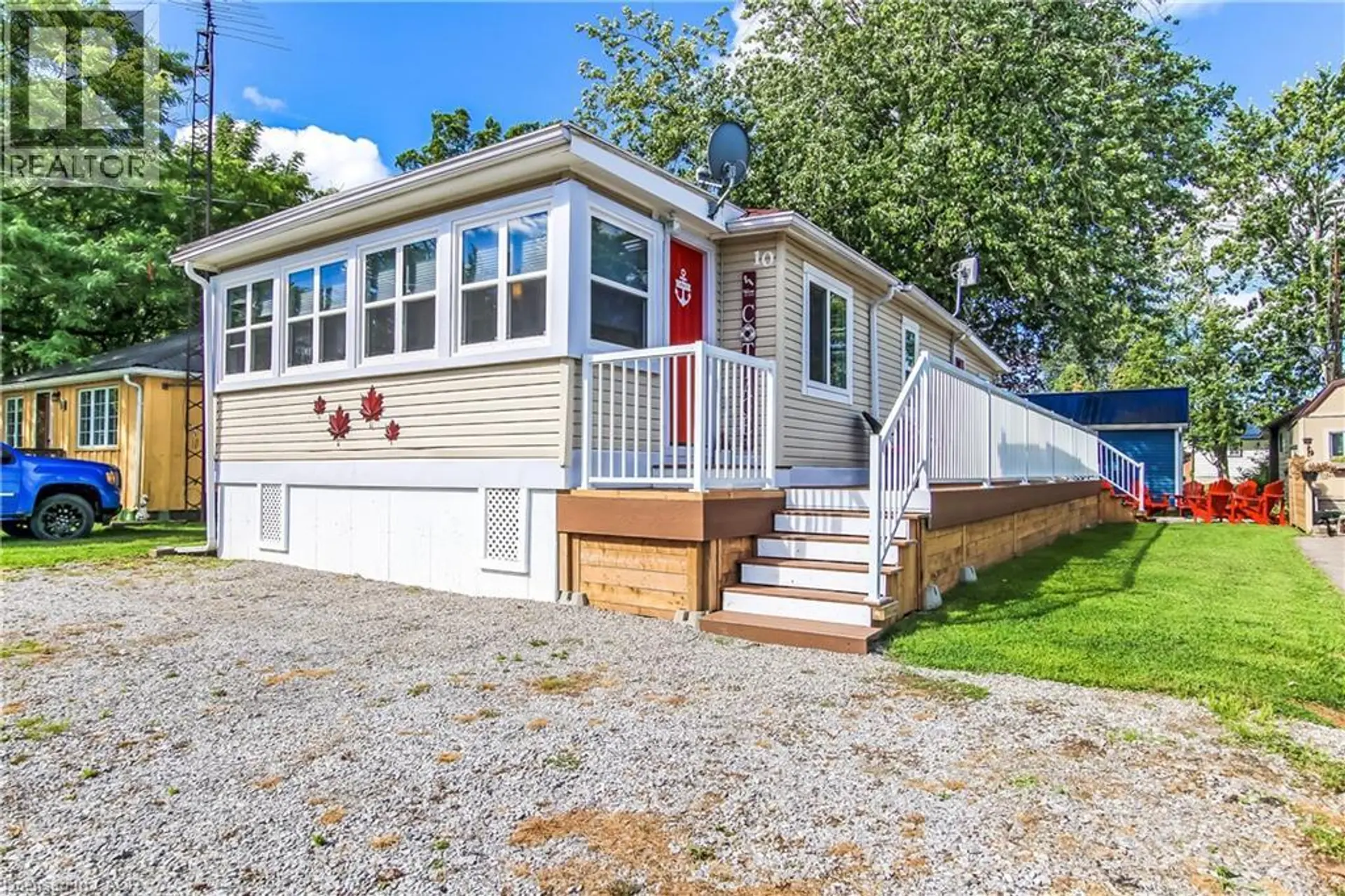 10 FOURTH Avenue - Image 1