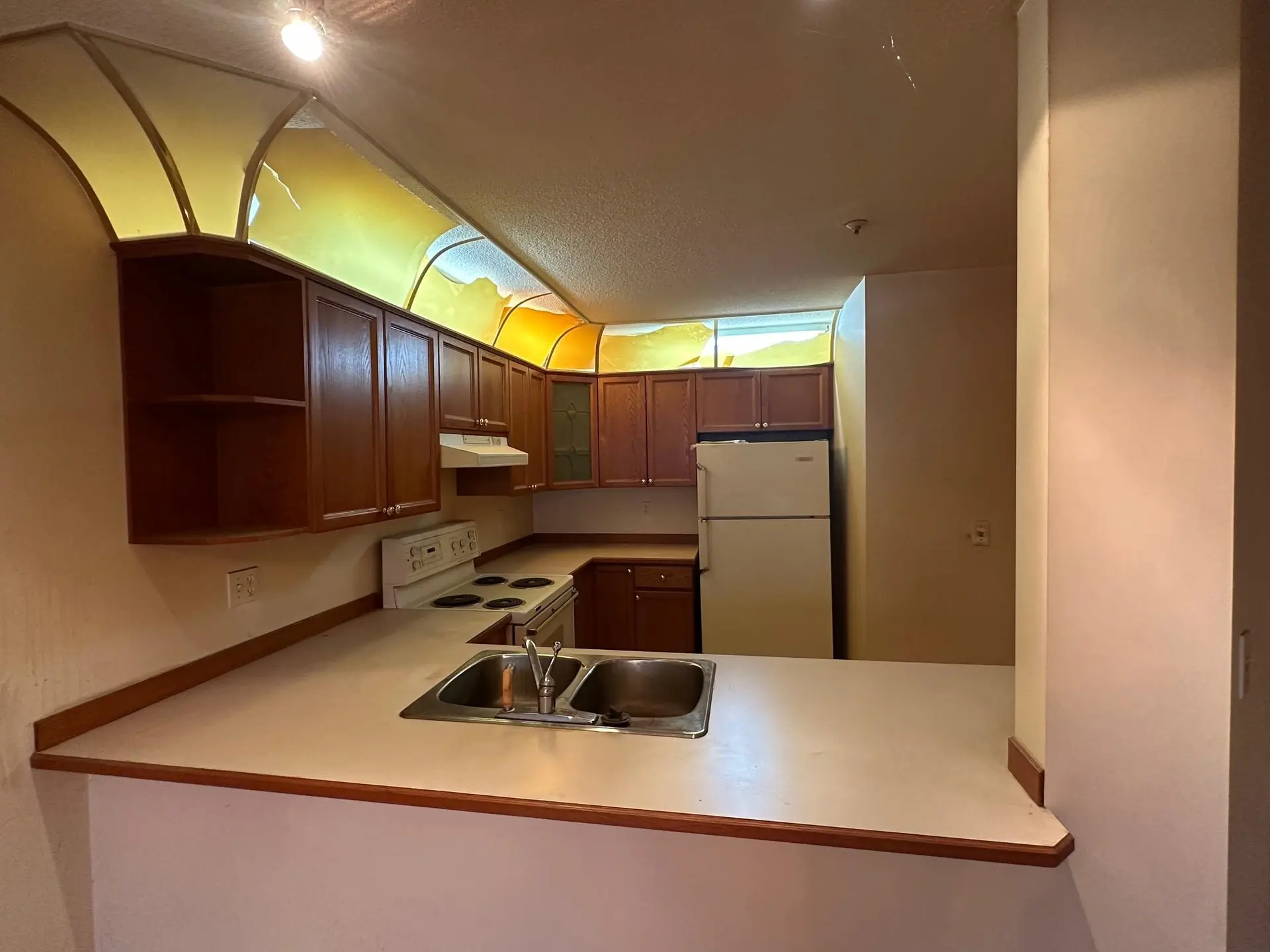 #502 70 Richmond Street - Image 2