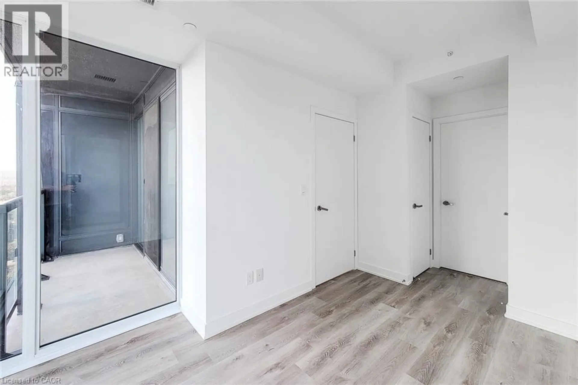 #909 370 MARTHA STREET - Image 6