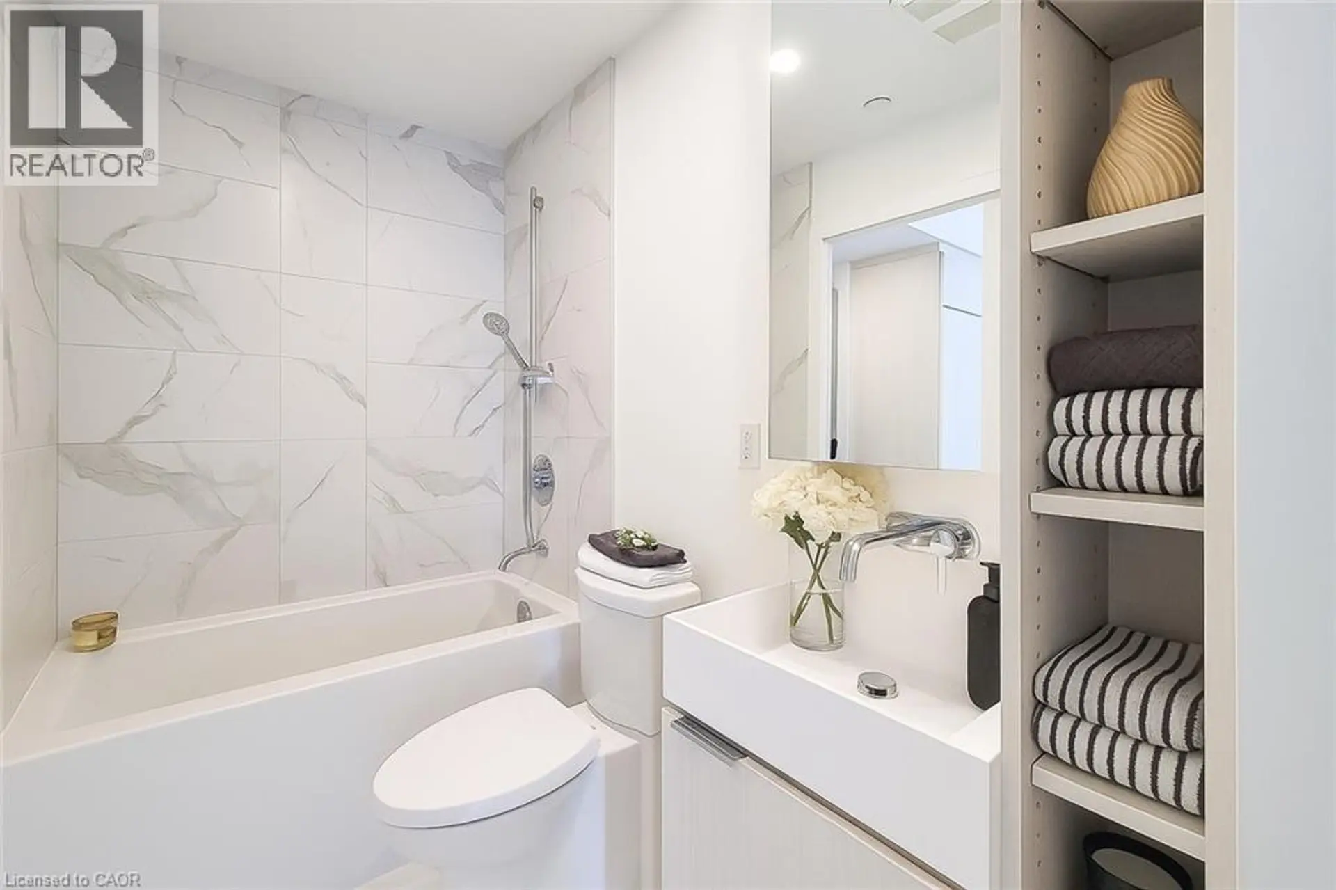 #909 370 MARTHA STREET - Image 4