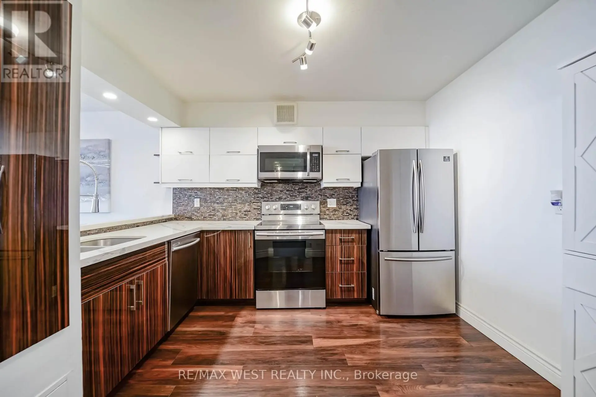 #PH10 234 ALBION ROAD - Image 2