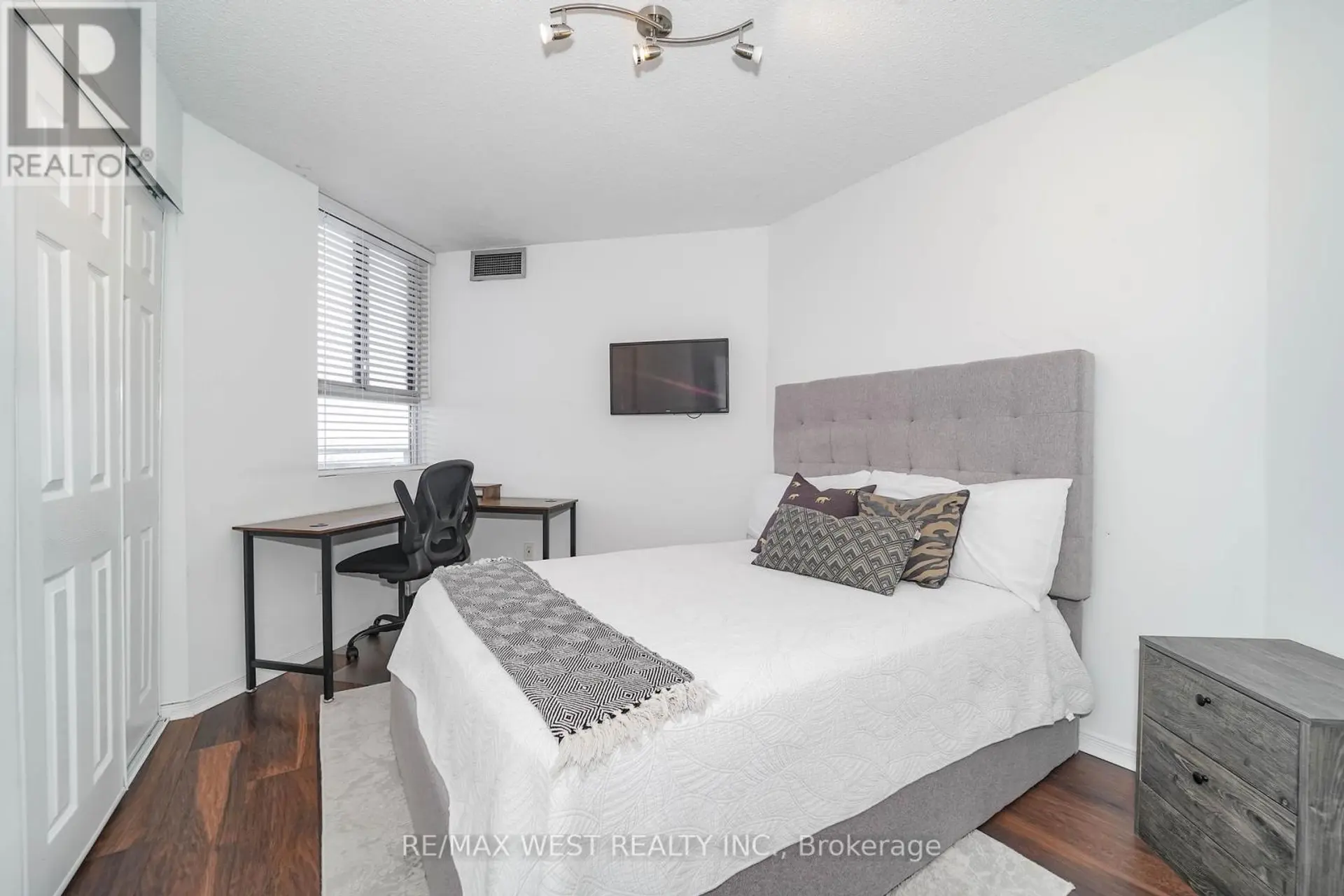 #PH10 234 ALBION ROAD - Image 7