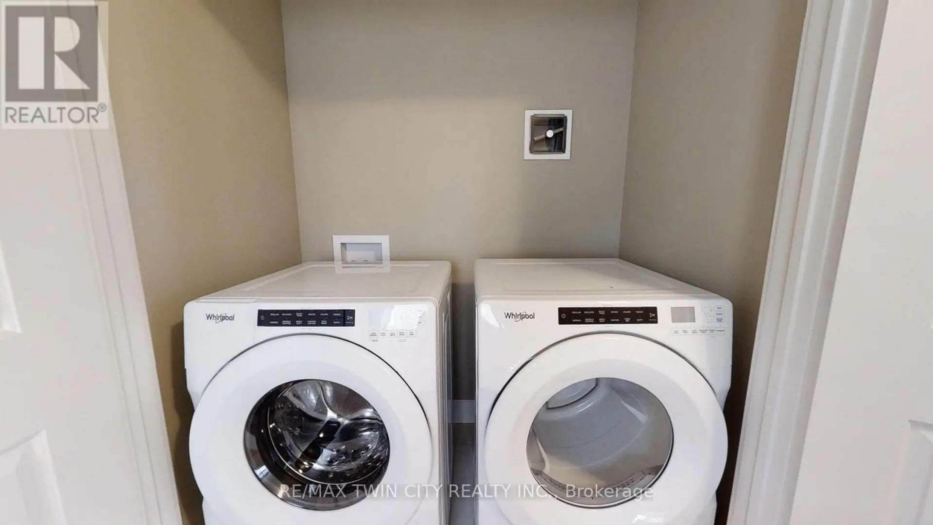 2250 SOUTHPORT CRESCENT - Image 14