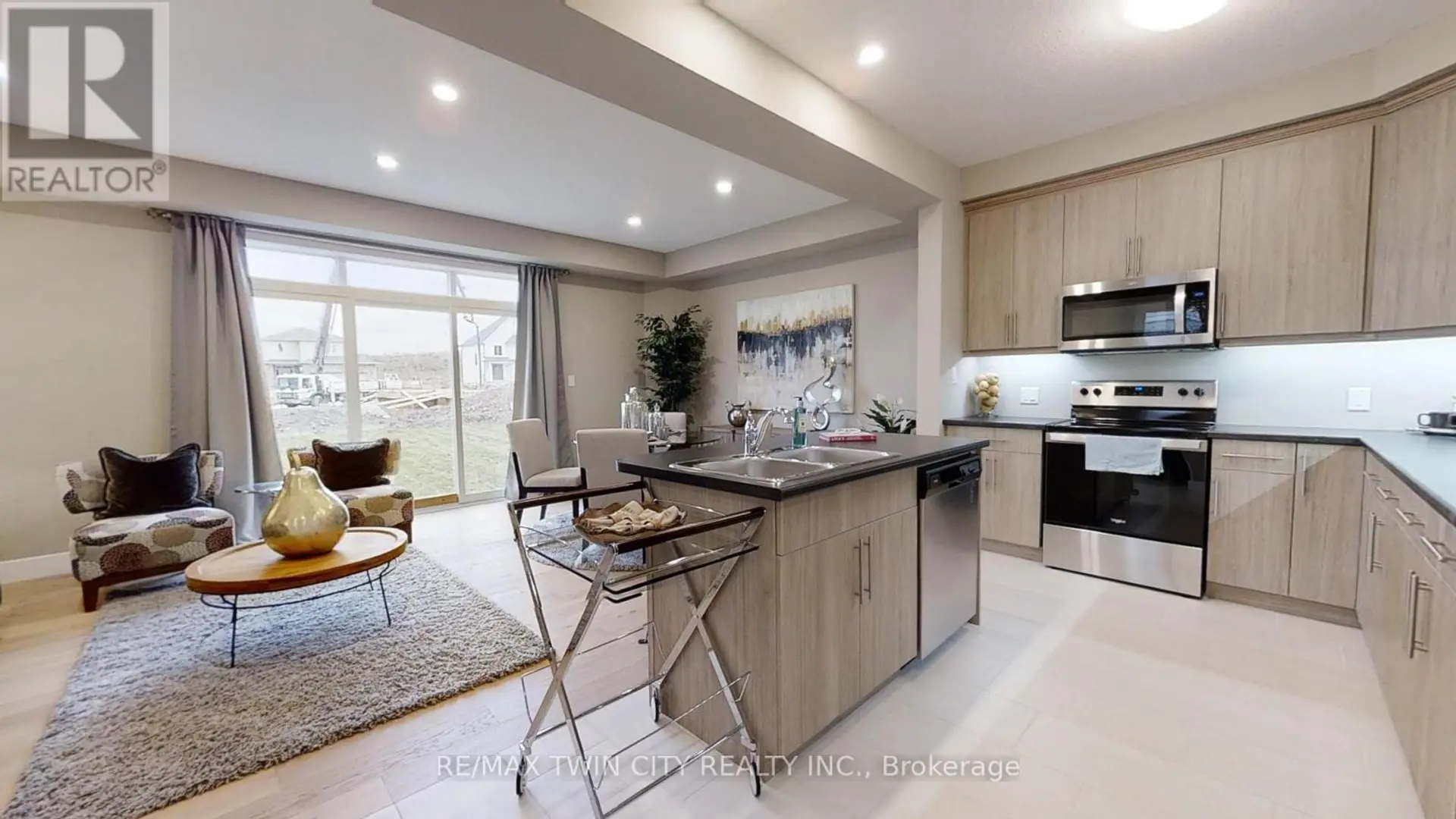 2250 SOUTHPORT CRESCENT - Image 3