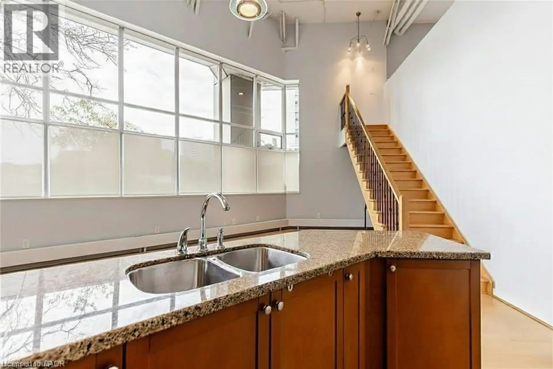 #106 66 BAY Street - Image 10