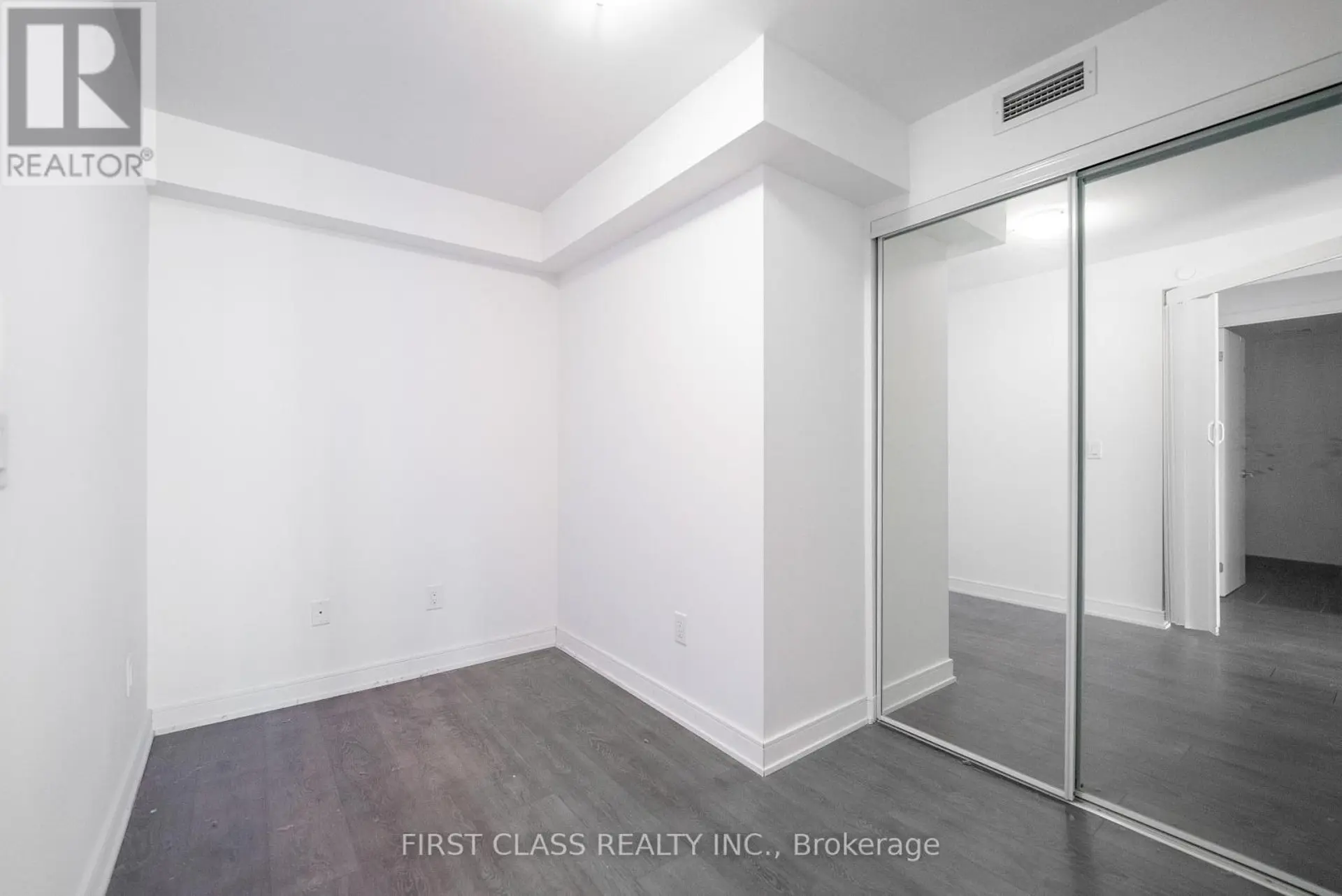 #1022 525 ADELAIDE STREET W - Image 10