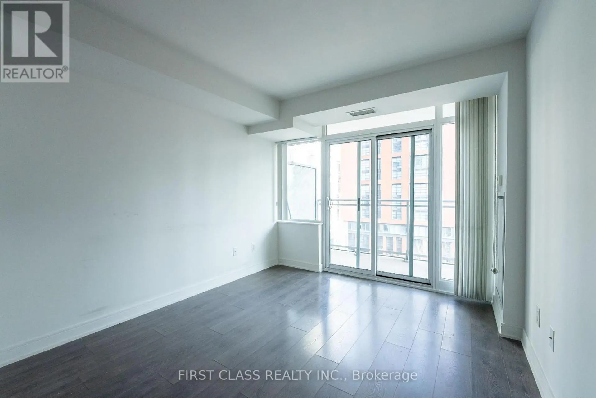 #1022 525 ADELAIDE STREET W - Image 12